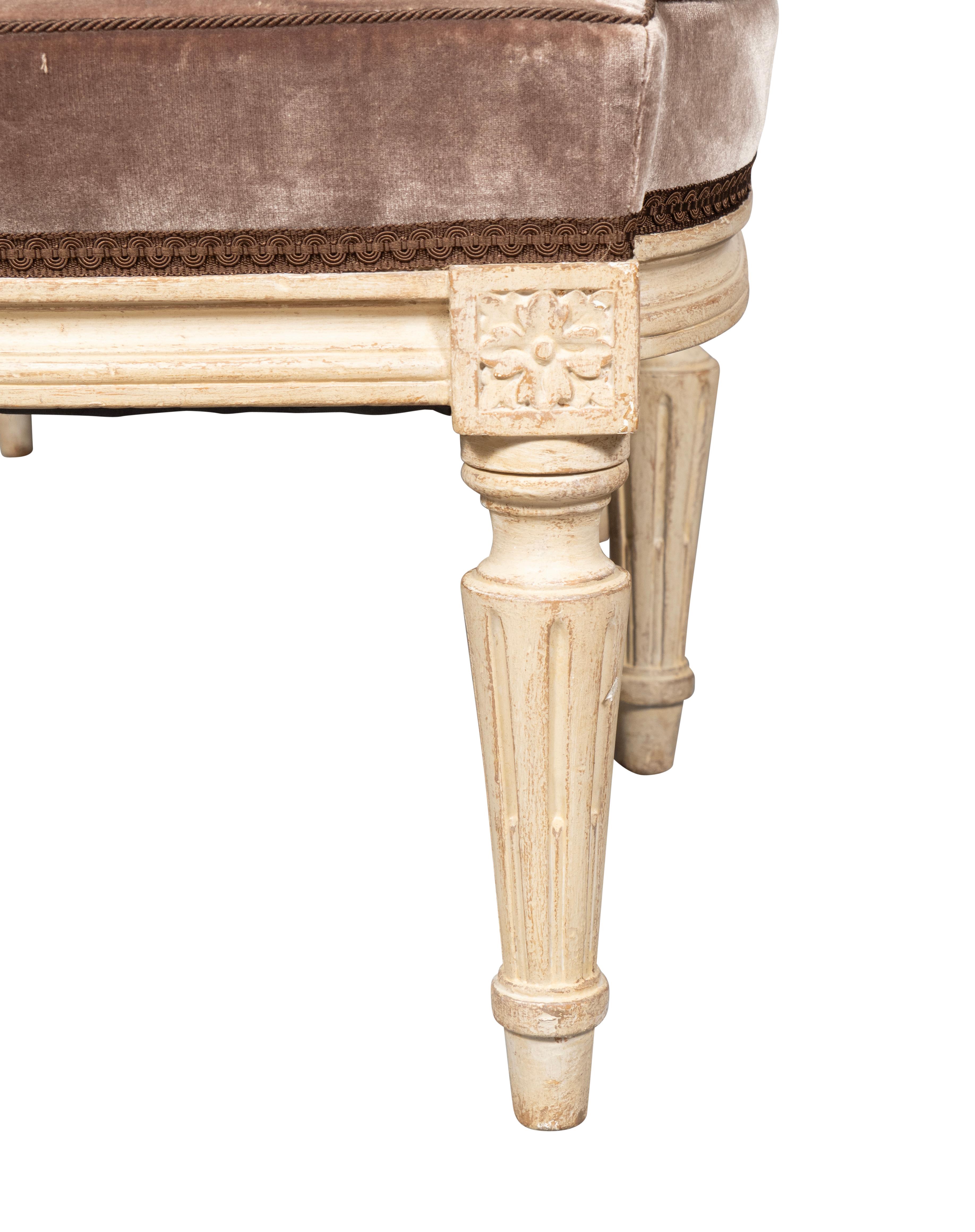 Banc de style Louis XVI peint en blanc en vente 2