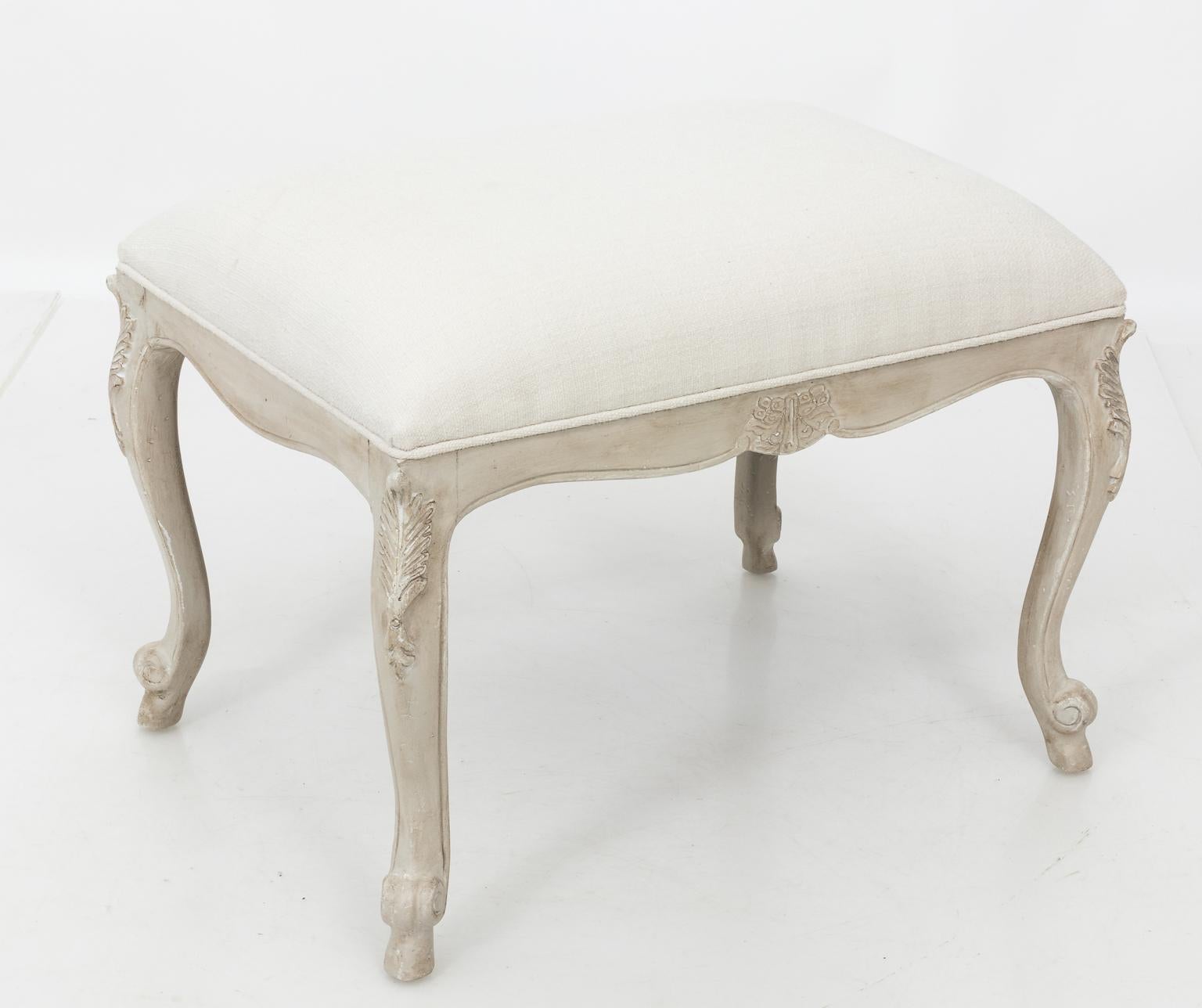Louis XVI Style White Painted Upholstered Bench, circa 1950 (20. Jahrhundert)