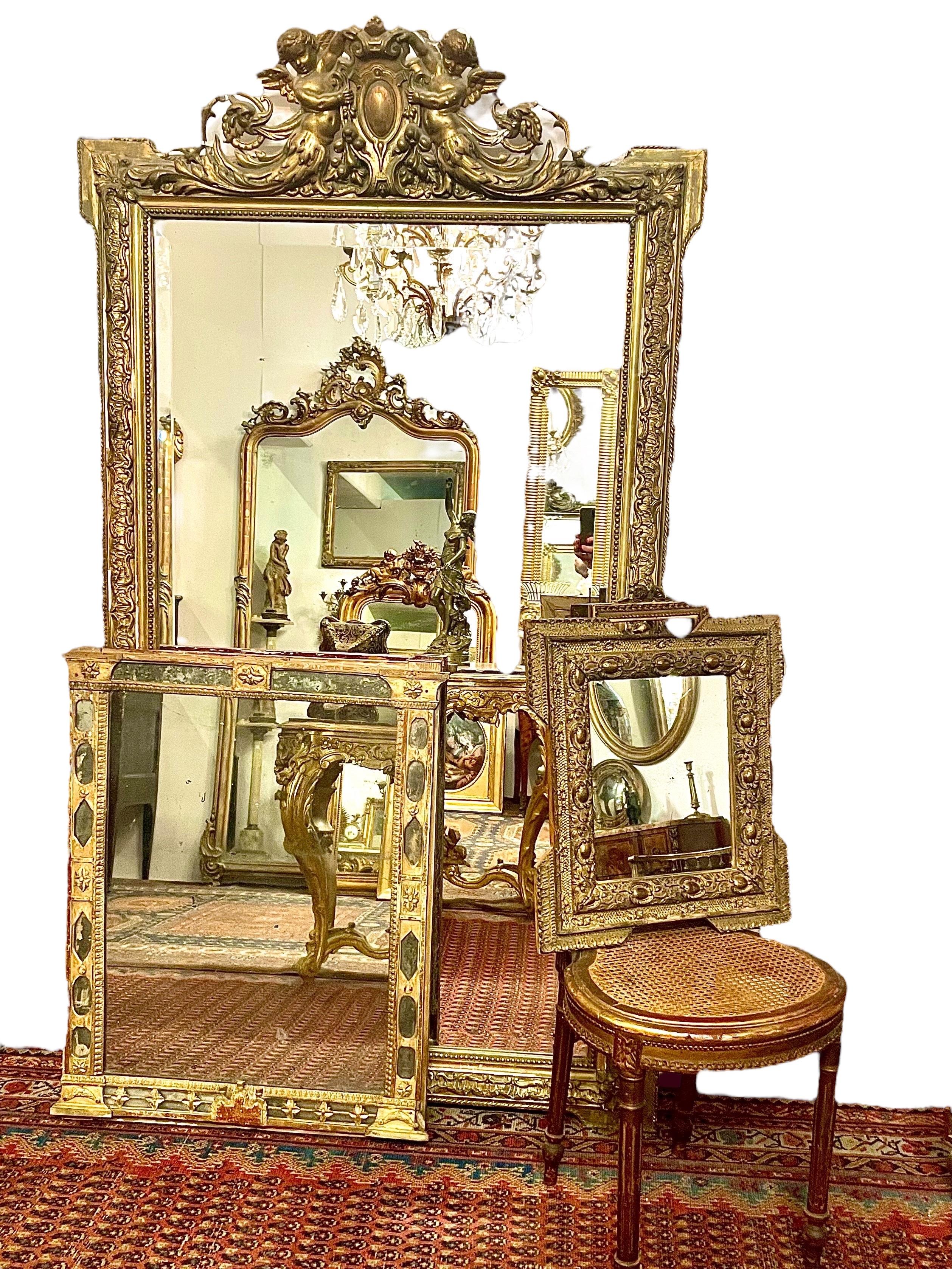 Miroir de cheminée en bois et stuc doré de style Louis XVI en vente 4