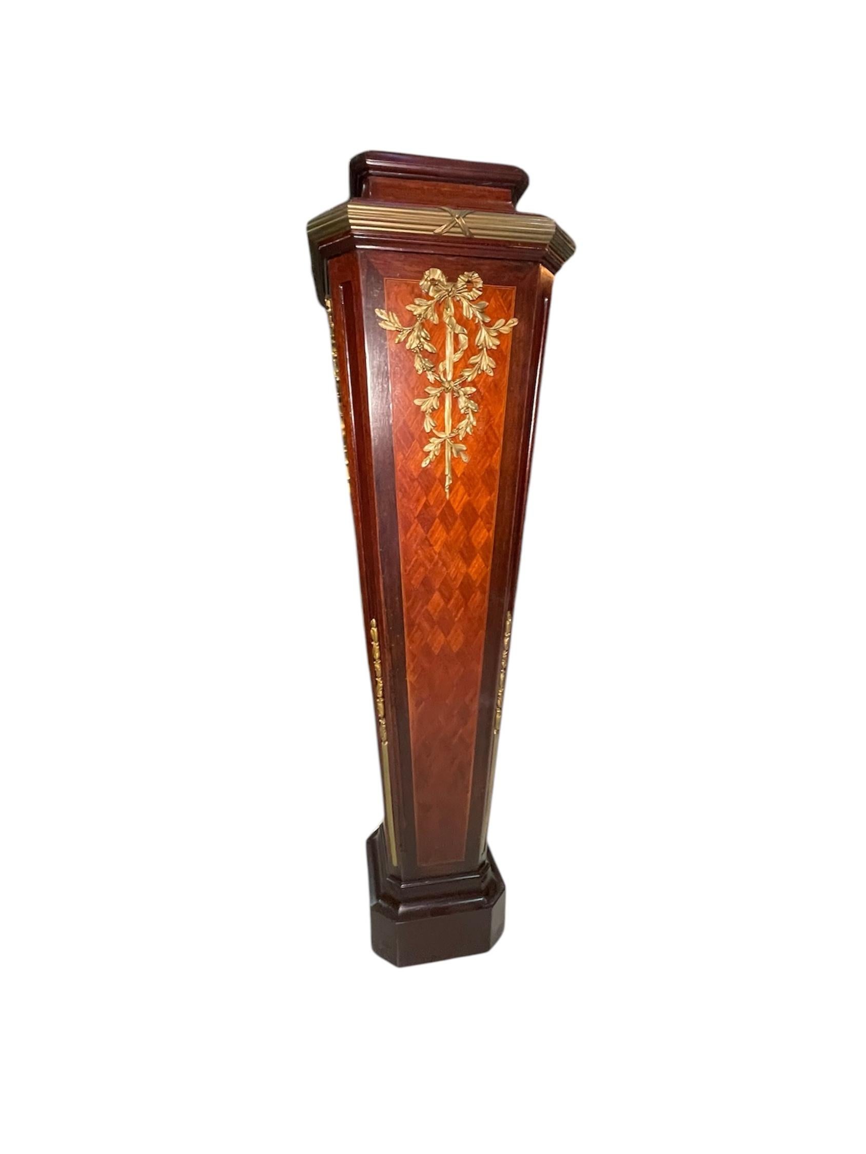 Piedistallo alto in legno in bronzo in stile Luigi XVI in vendita 3