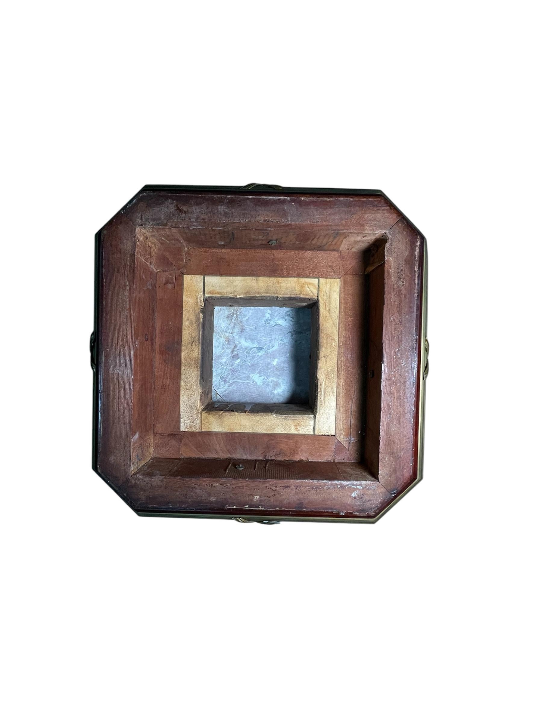 Piedistallo alto in legno in bronzo in stile Luigi XVI in vendita 8