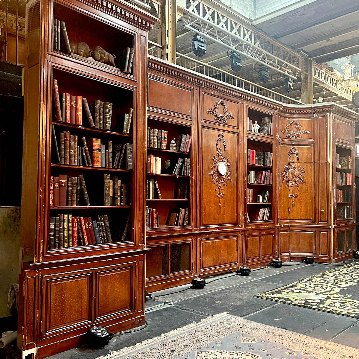 16 m lineare Holzarbeit im Louis-XVI.-Stil im Angebot 5