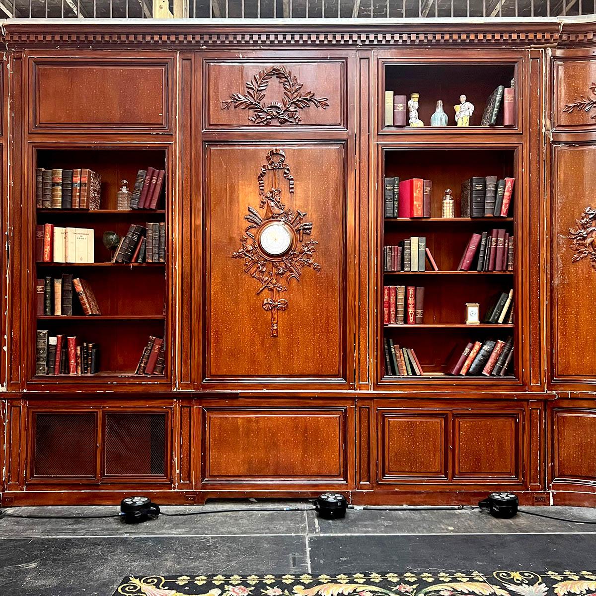 16 m lineare Holzarbeit im Louis-XVI.-Stil im Angebot 6