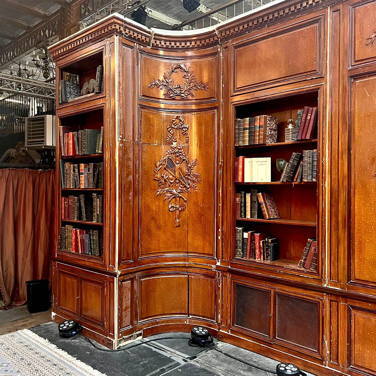16 m lineare Holzarbeit im Louis-XVI.-Stil im Angebot 10