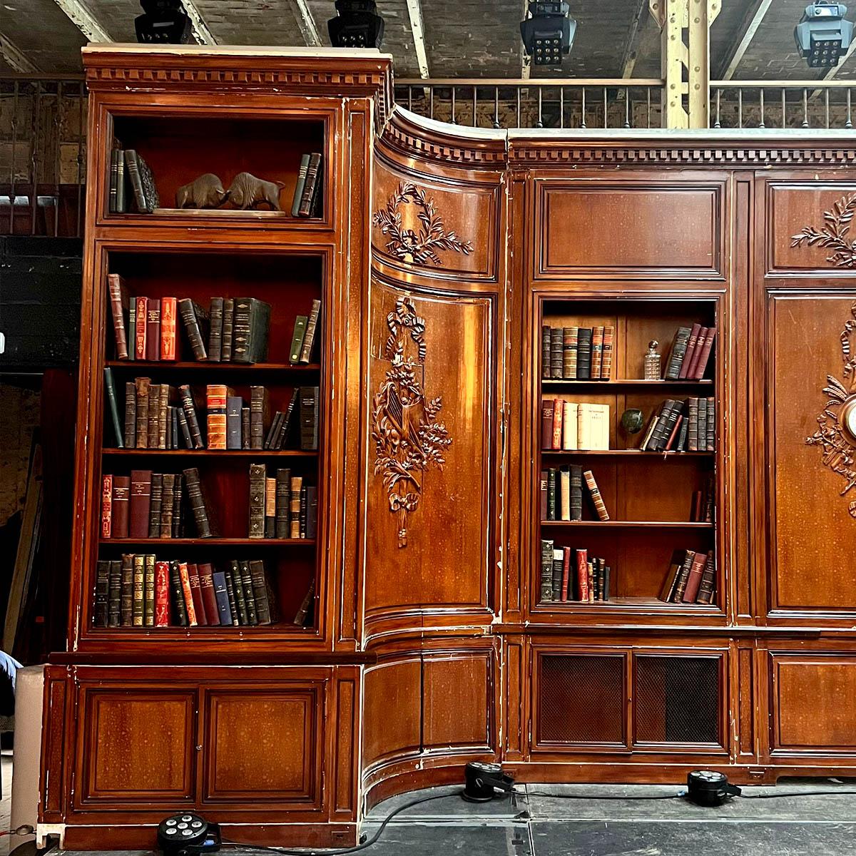 16 m lineare Holzarbeit im Louis-XVI.-Stil im Angebot 1
