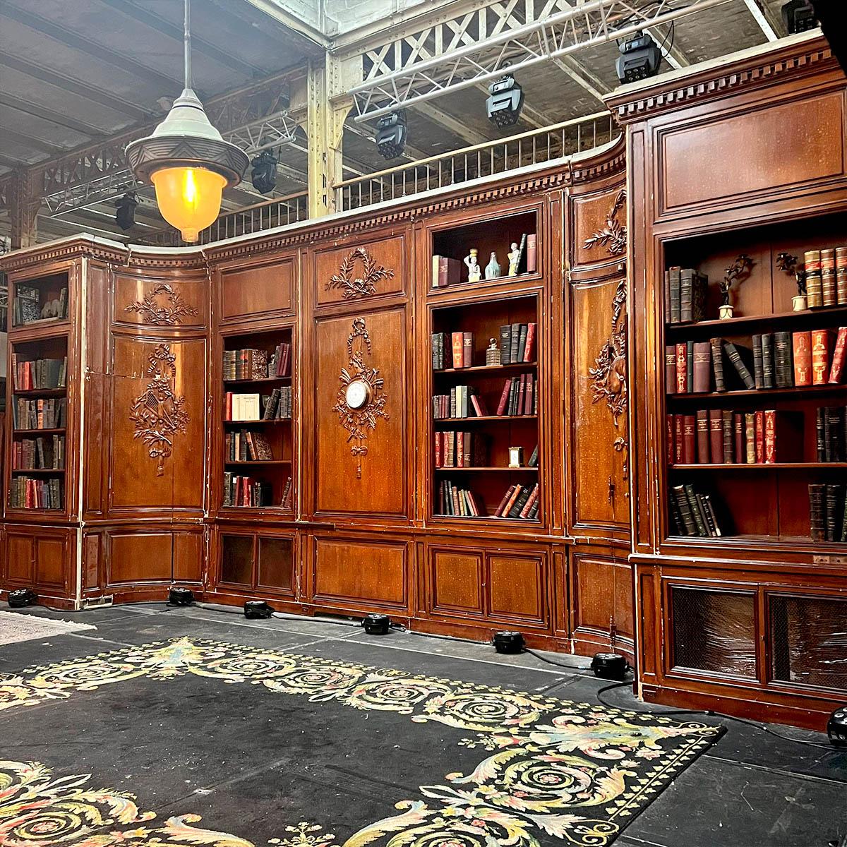 16 m lineare Holzarbeit im Louis-XVI.-Stil im Angebot 2