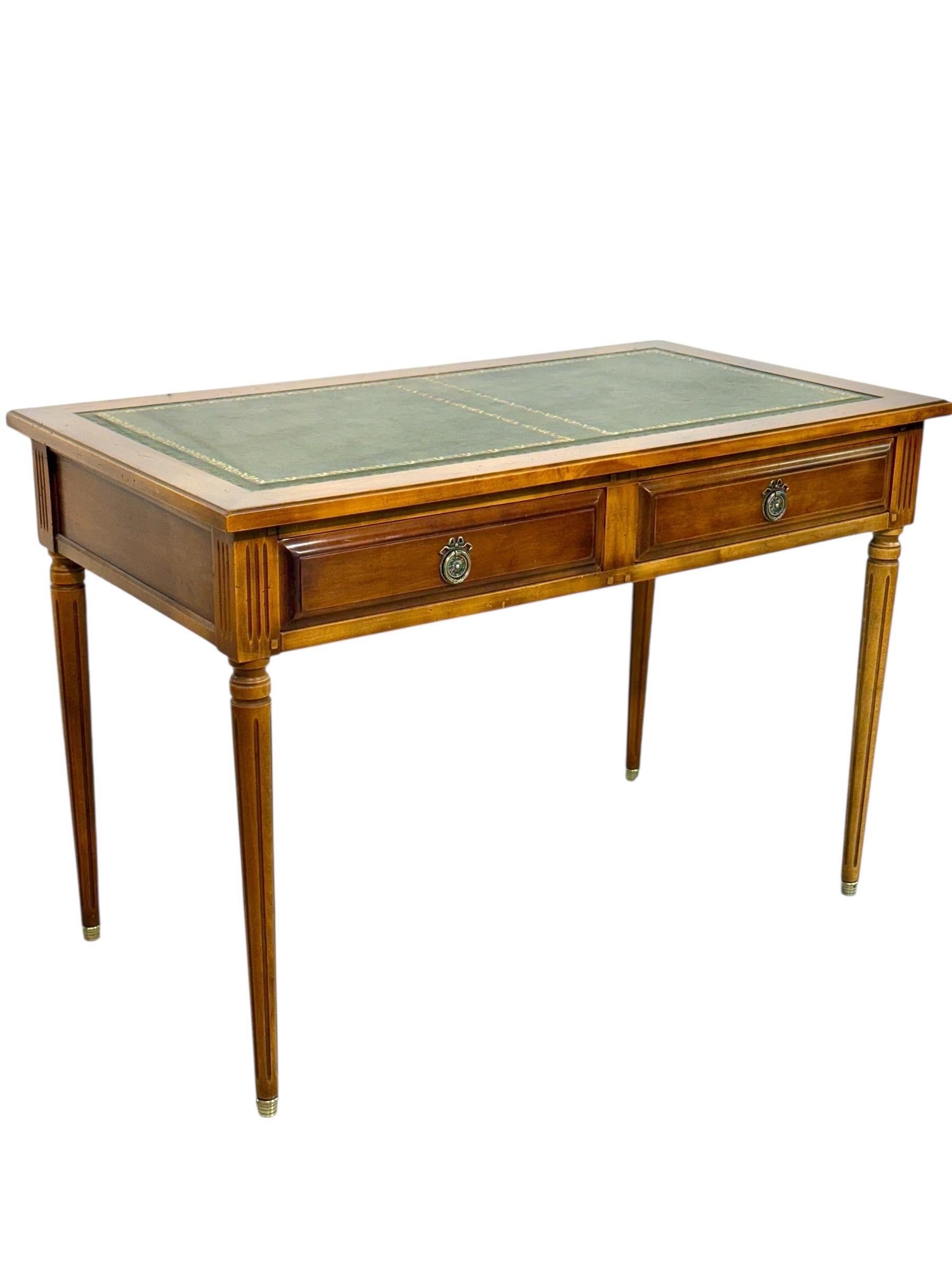 Scrivania in stile Luigi XVI con piano in pelle verde, circa anni '50 in vendita 8