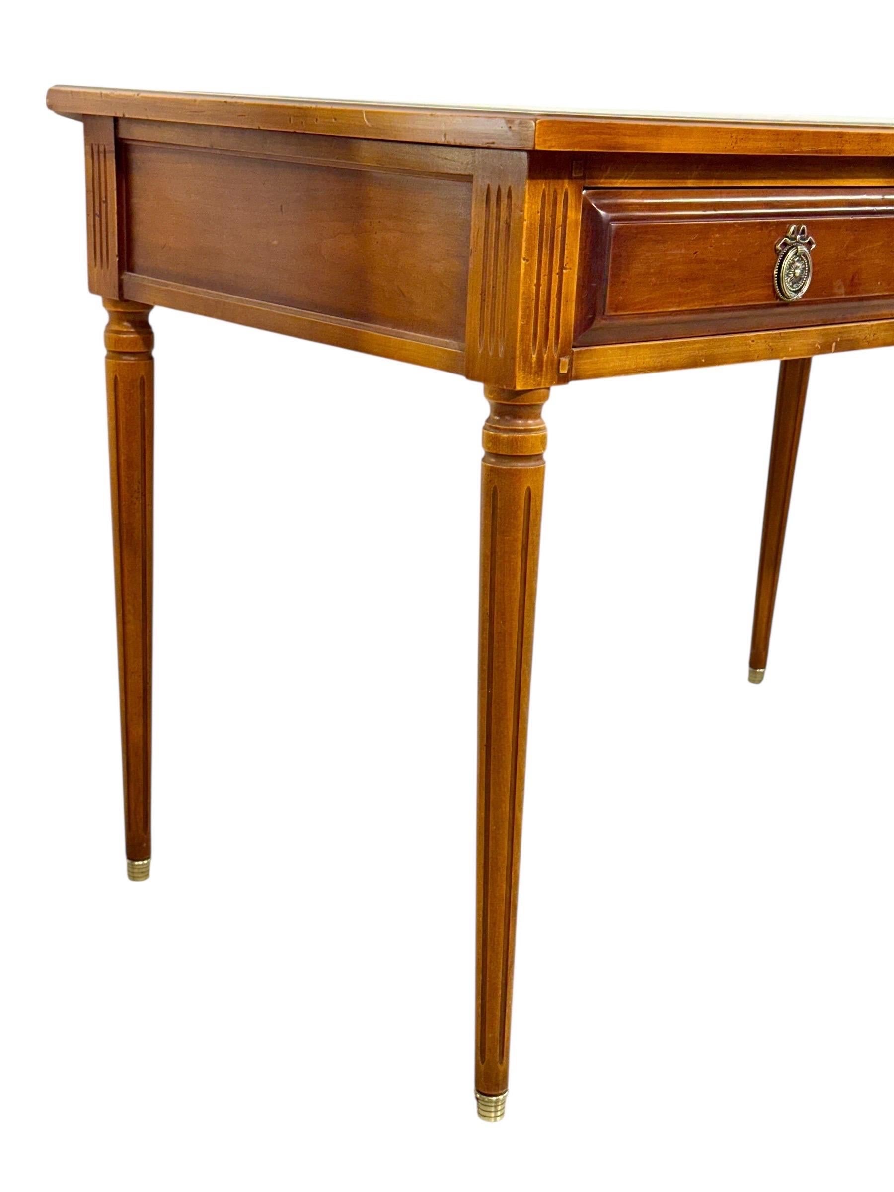 Scrivania in stile Luigi XVI con piano in pelle verde, circa anni '50 in vendita 11