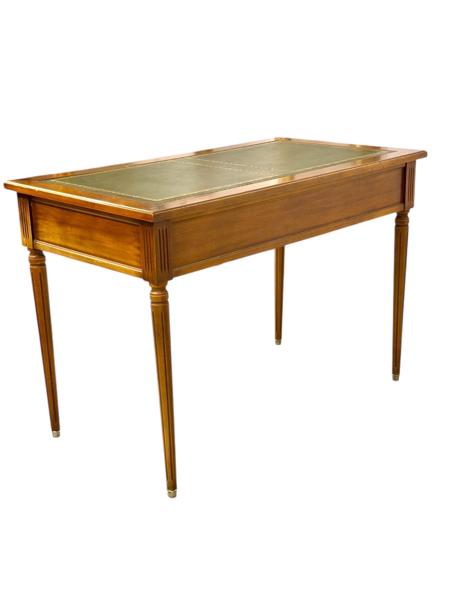 Scrivania in stile Luigi XVI con piano in pelle verde, circa anni '50 in vendita 12