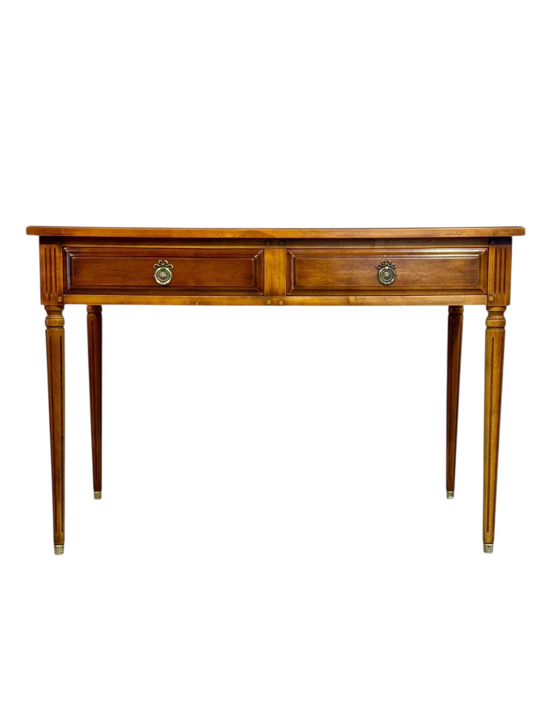 Bronzo Scrivania in stile Luigi XVI con piano in pelle verde, circa anni '50 in vendita