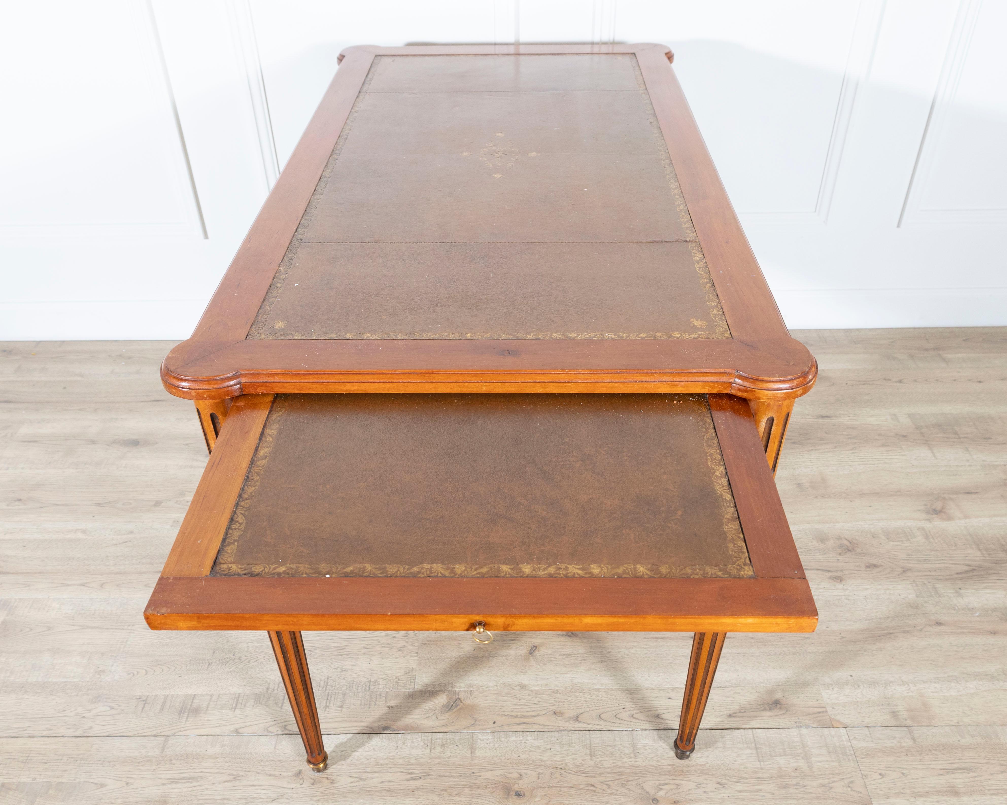 XX secolo Louis XVI–Style Writing Desk with Leather Top and Pull-Out Extensions in vendita