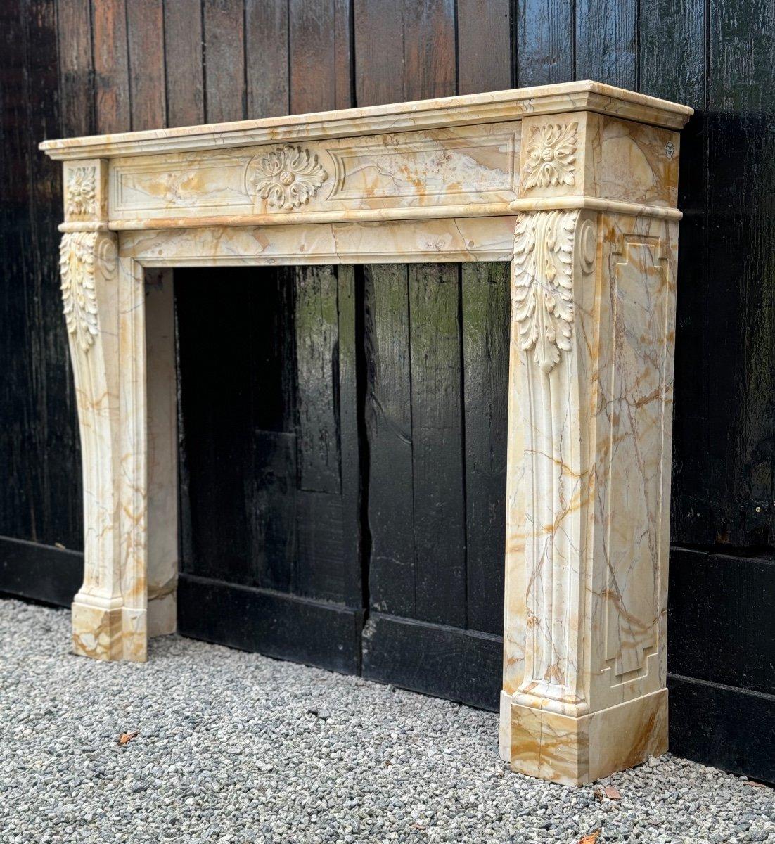 Louis XVI Style Yellow Sienna Marble Mantel circa 1880 en venta 3