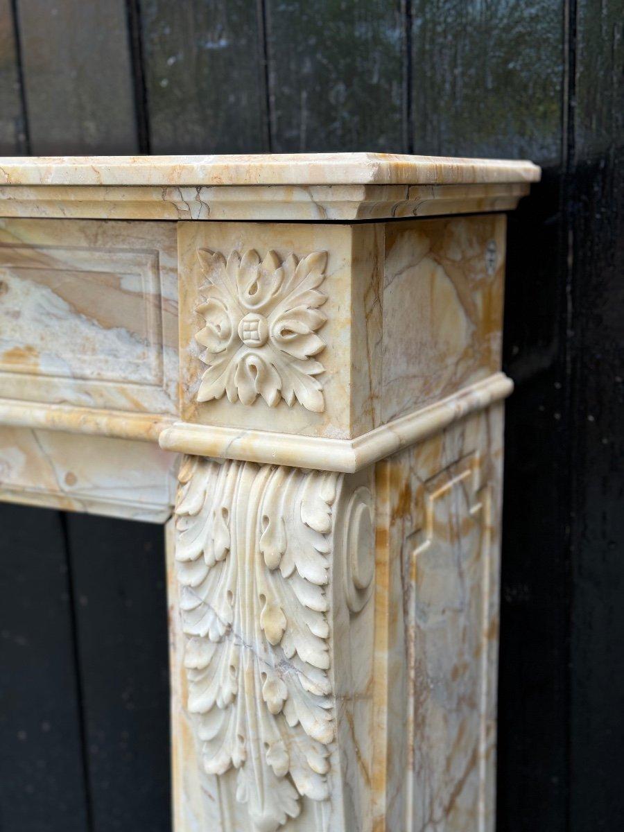 Louis XVI Style Yellow Sienna Marble Mantel circa 1880
Dimension of the heart : 92 x 106 cm