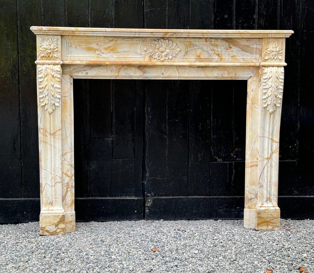 Louis XVI Style Yellow Sienna Marble Mantel circa 1880 In Excellent Condition For Sale In Honnelles, WHT