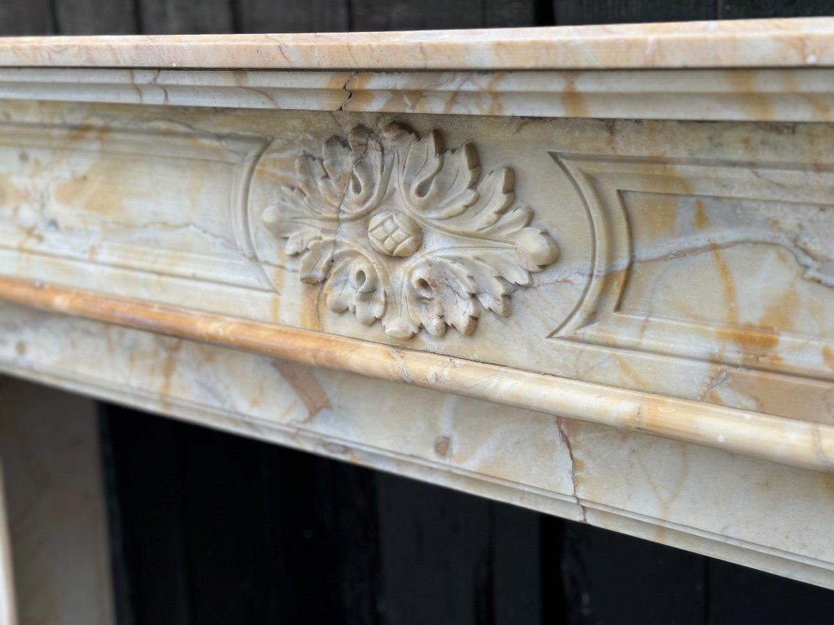 Louis XVI Style Yellow Sienna Marble Mantel circa 1880 Mármol de Siena en venta