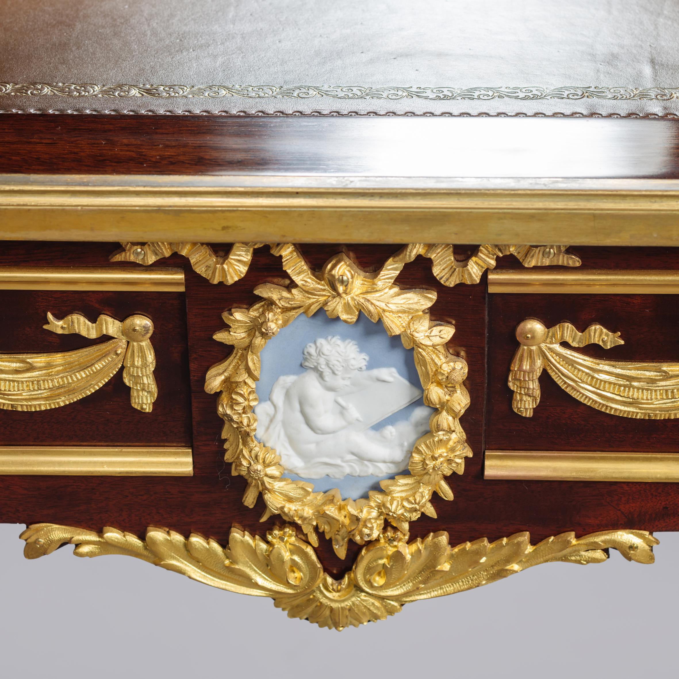 Louis XVI Stil Mahagoni Bureau Plat (Spätes 19. Jahrhundert) im Angebot