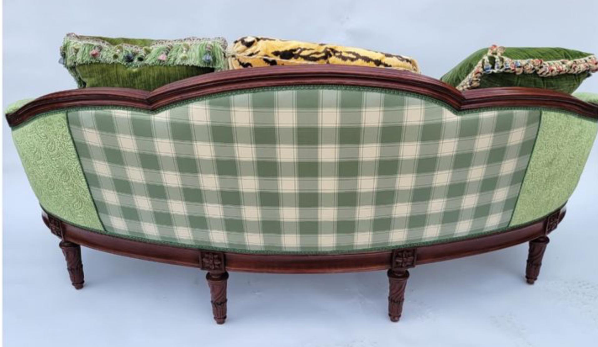 Louis XVI Styly Green Silk Velver Canapé Sofa Settee W Clarence House Tiger Pill In Good Condition For Sale In LOS ANGELES, CA