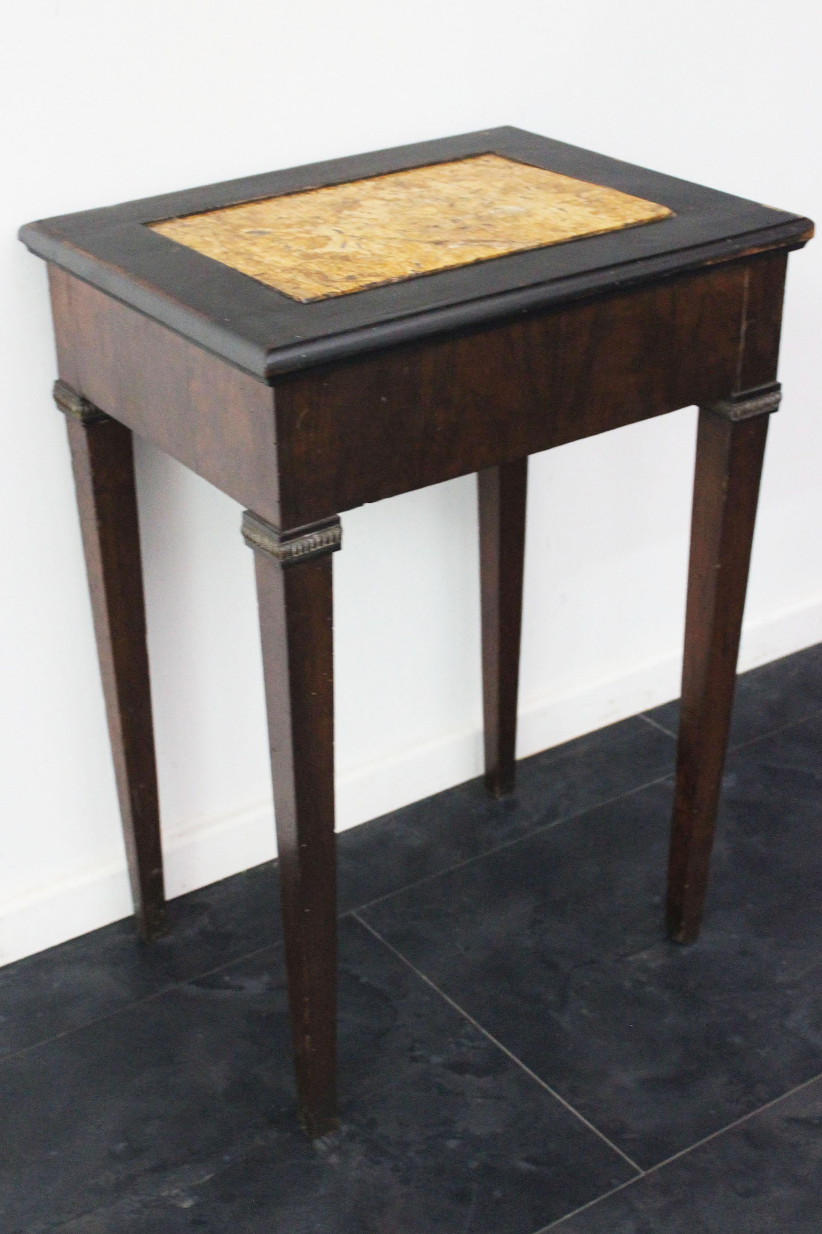 Louis XVI coffee table in walnut with top in yellow Siena marble, undertop veneered in walnut. The pyramidal legs in solid walnut are connected to the body with a carved and gilded profile. The top is ebonized, with a yellow Siena marble slab in the