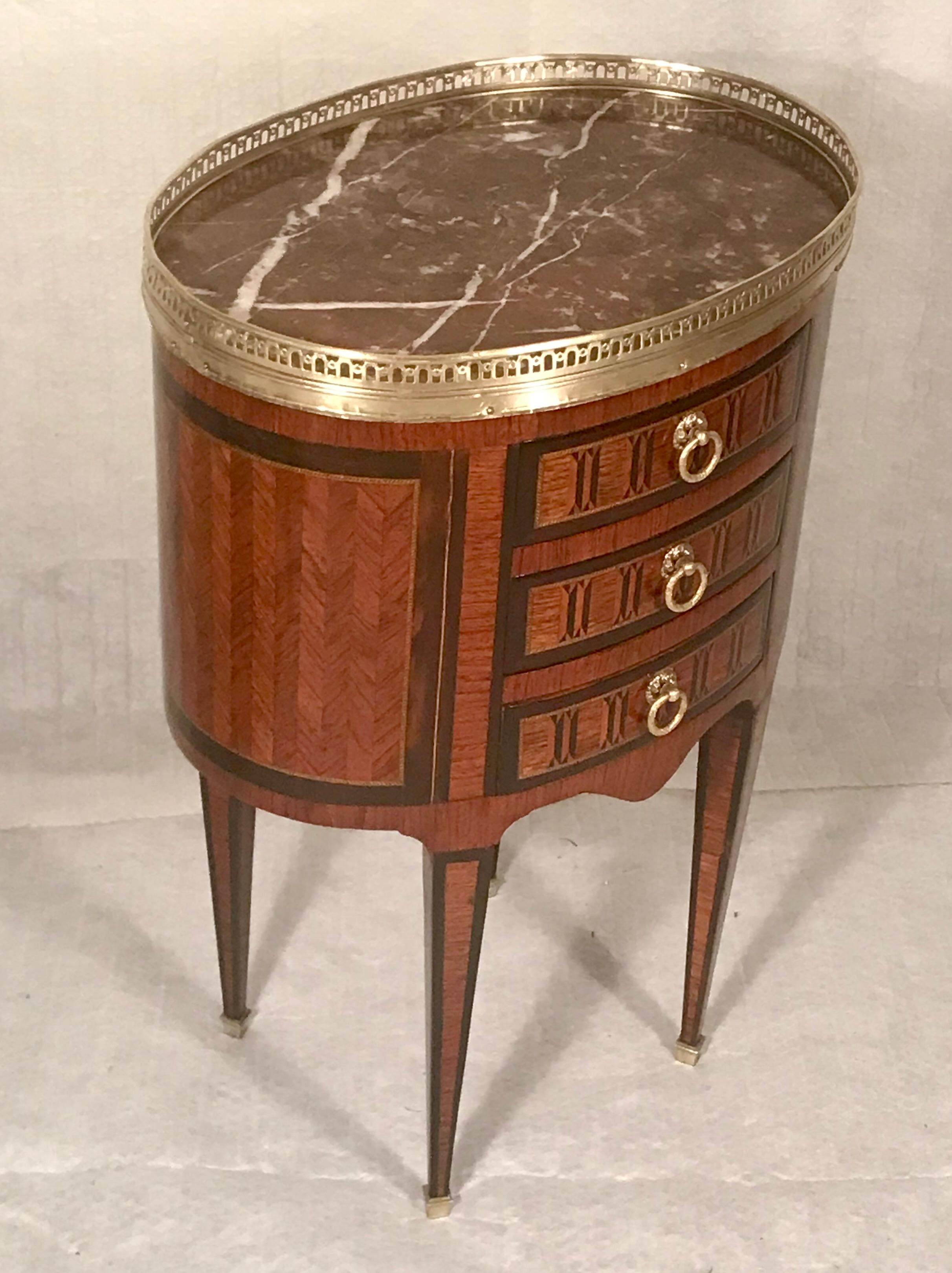 Louis XVI-Tambour-Beistelltisch, 1800 (Louis XVI.) im Angebot