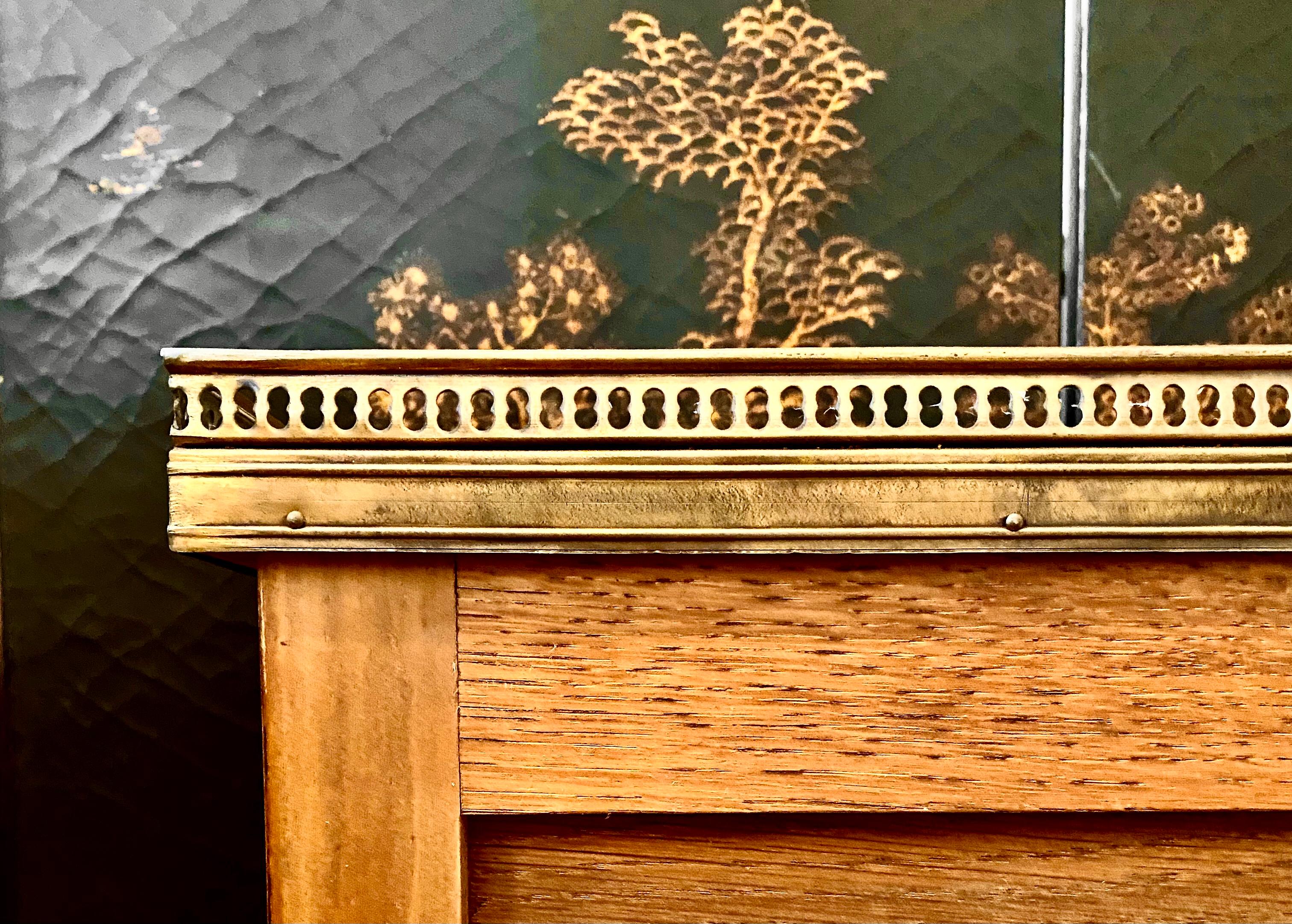 Meuble de rangement ou table de nuit de style transition Louis XVI avec plateau en marbre, table de salon en vente 6