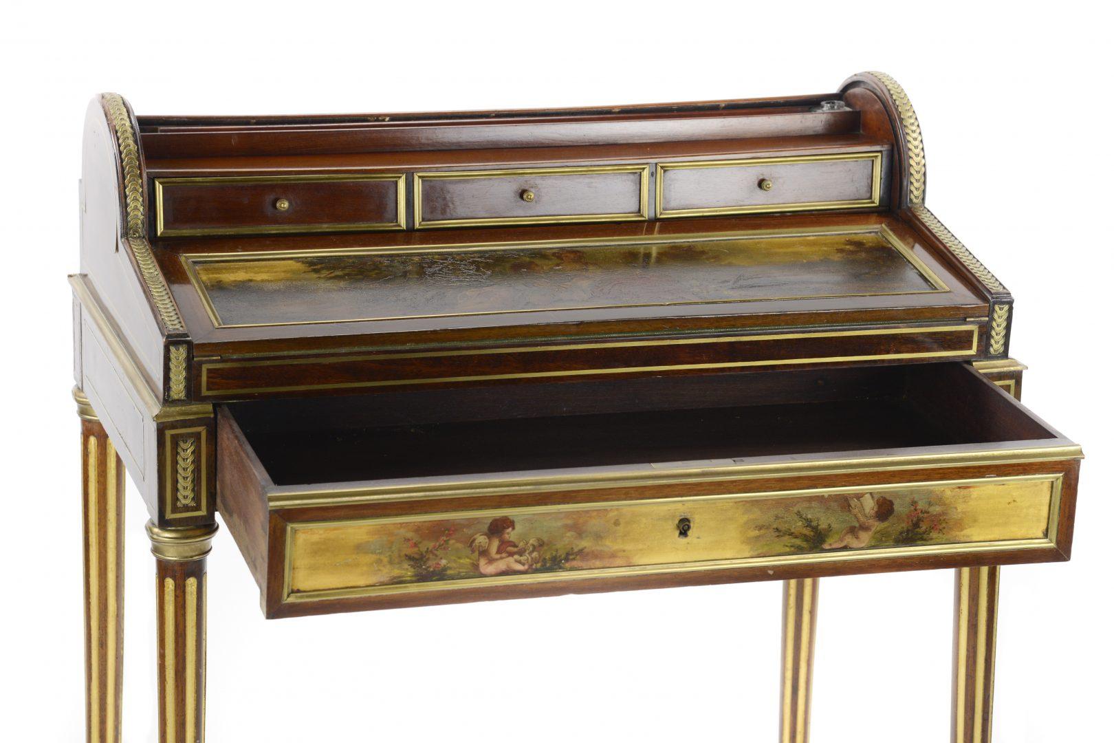 Louis XVI/Transitional Style Mahogany Gilt Metal Mounted Bureau en Pente In Good Condition For Sale In Northwich, GB