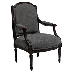 Poltrona imbottita in stile Luigi XVI con patina originale, Francia, XIX secolo