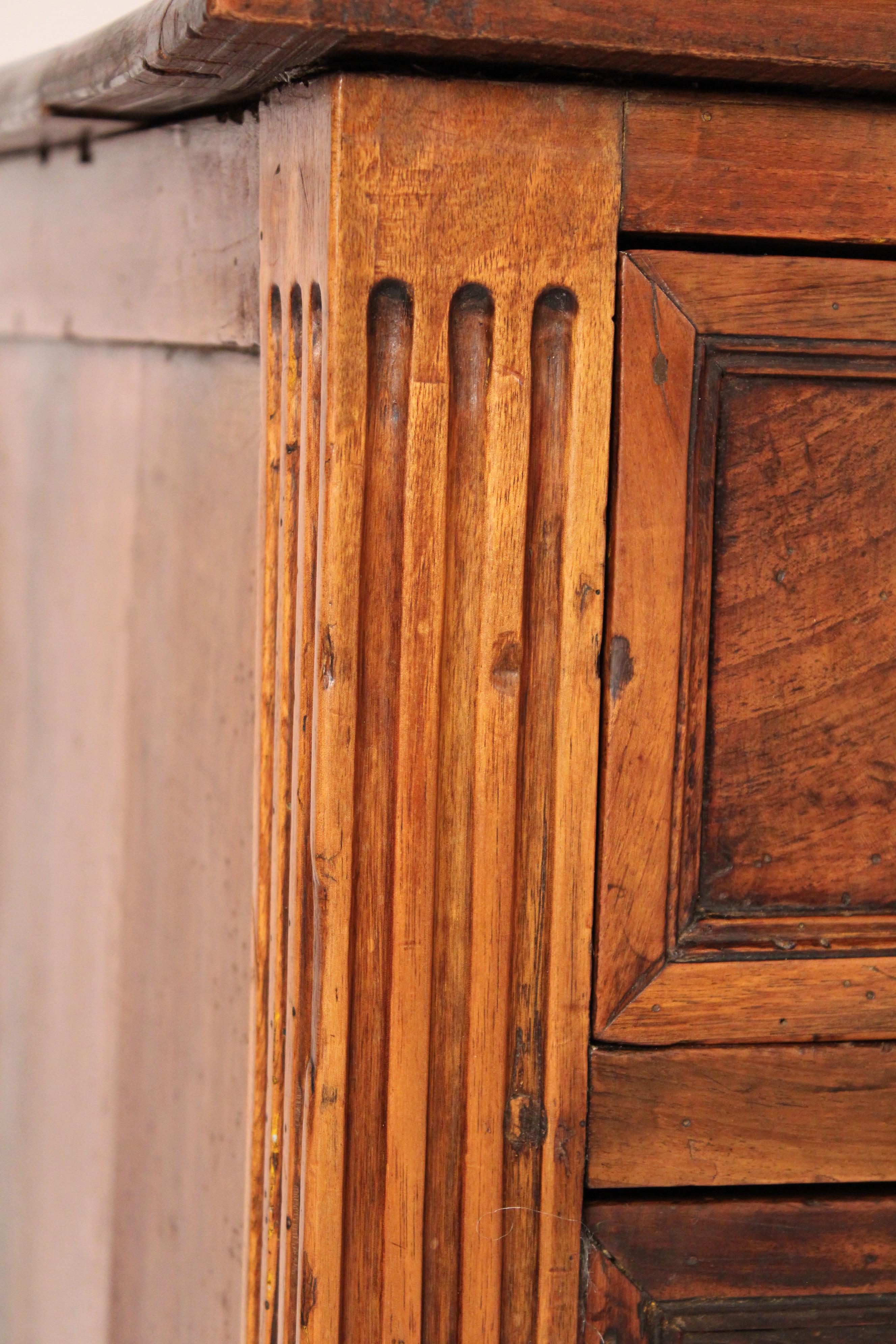 Cassettiera in noce e olmo Luigi XVI 4