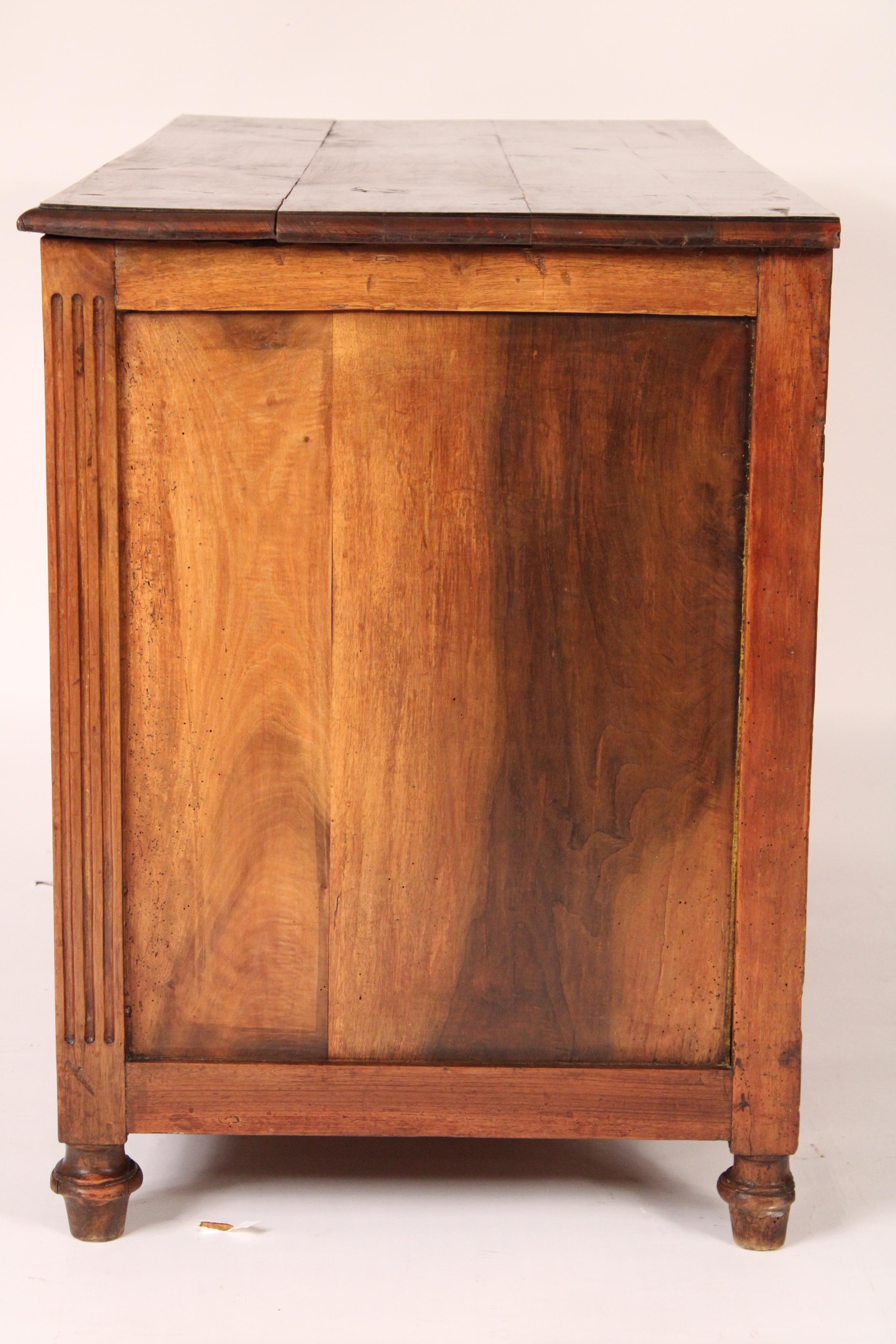 XVIII secolo Cassettiera in noce e olmo Luigi XVI