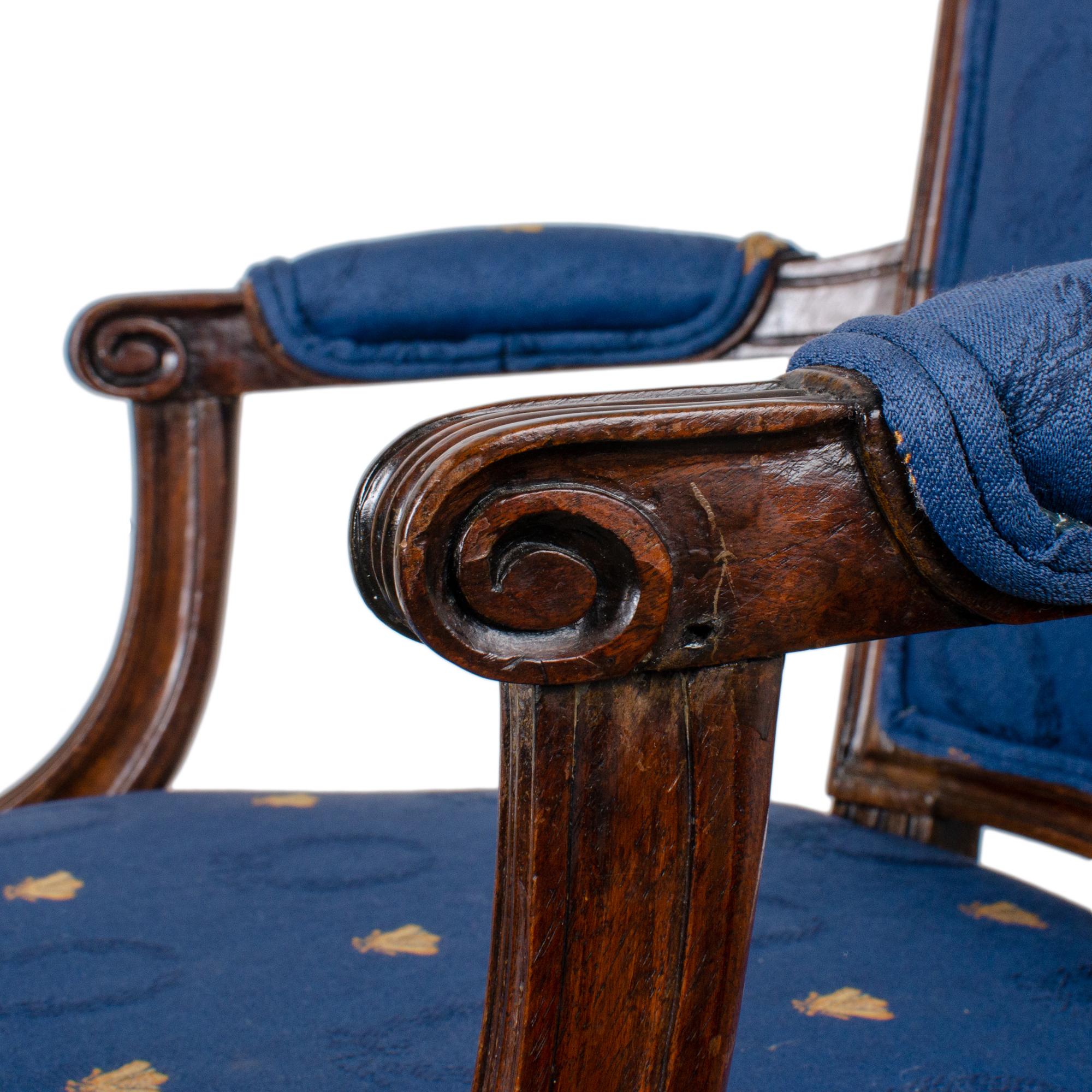 Sillón Luis XVI de nogal, Siglo XVIII en venta 5