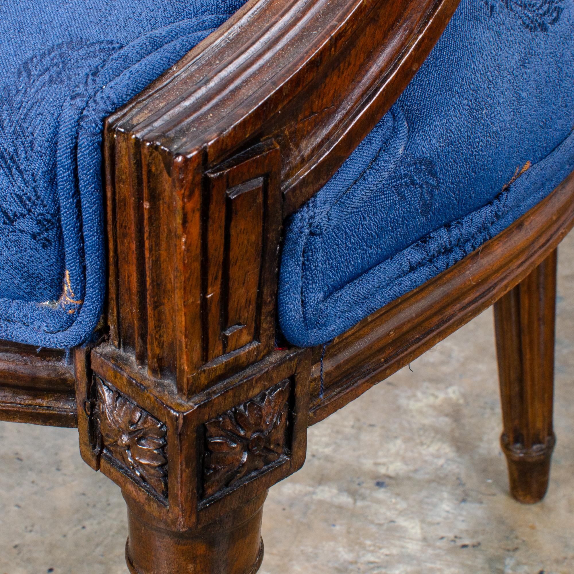 Sillón Luis XVI de nogal, Siglo XVIII en venta 6
