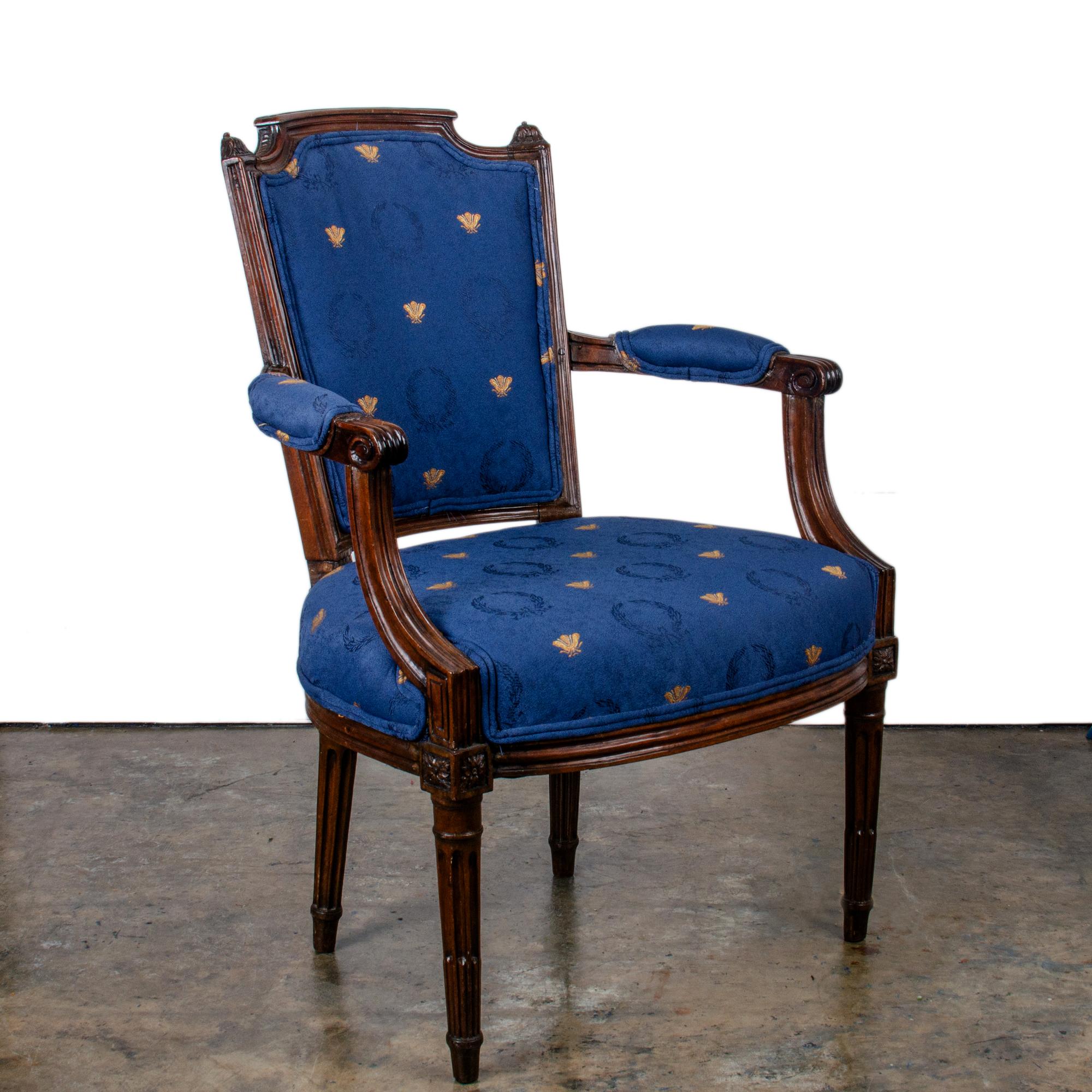 Sillón Luis XVI de nogal, Siglo XVIII en Bueno estado para la venta en Savannah, GA
