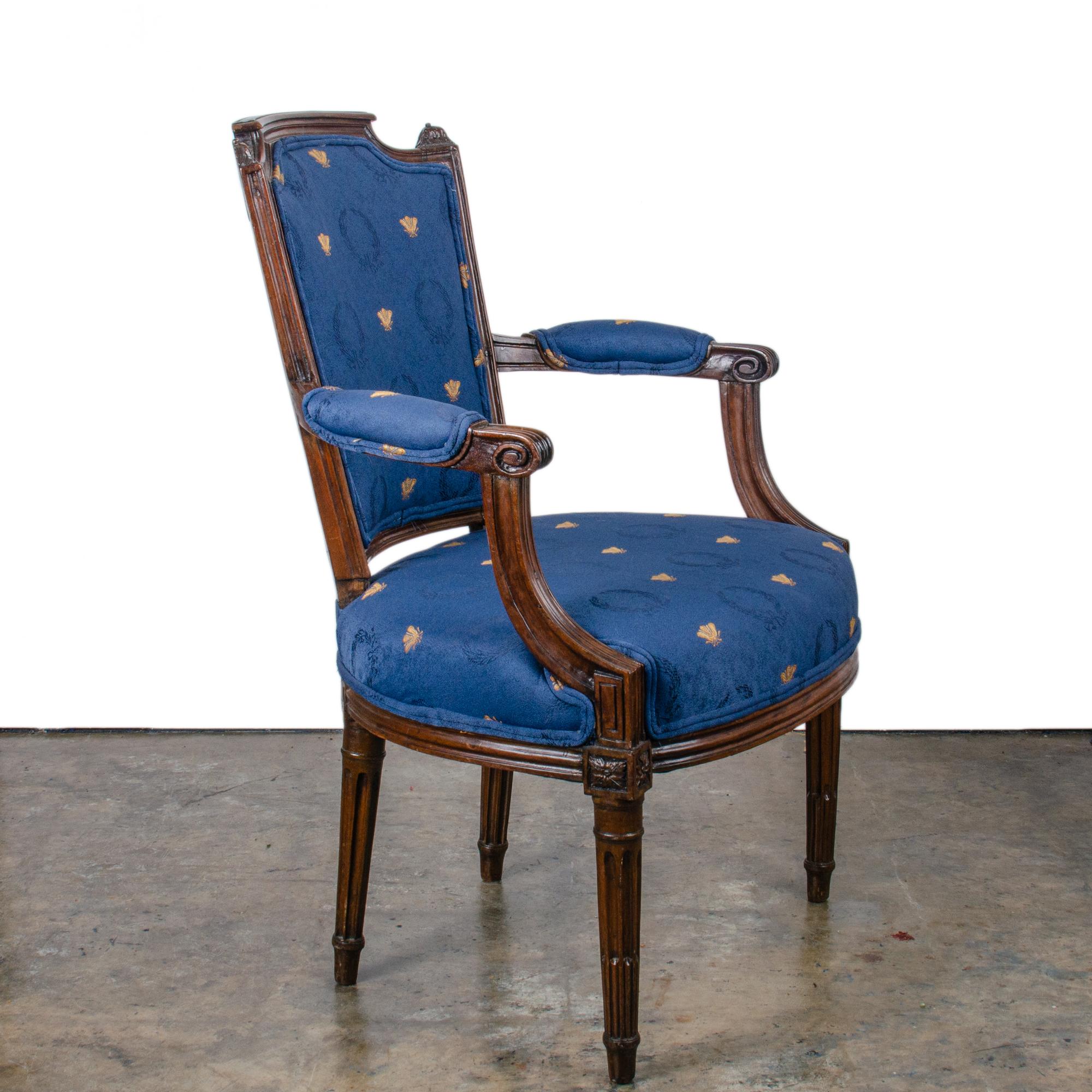 Sillón Luis XVI de nogal, Siglo XVIII siglo XVIII en venta