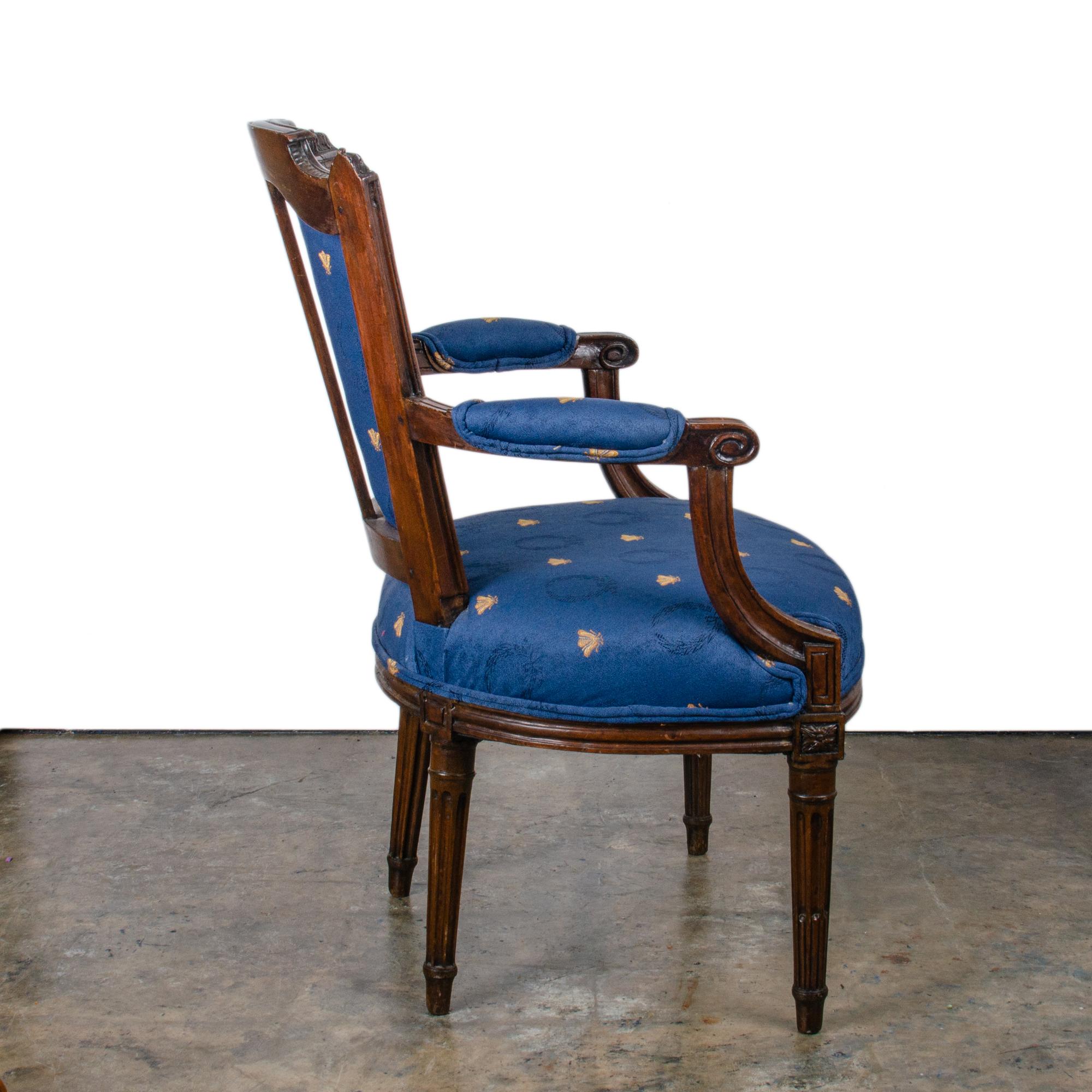 Sillón Luis XVI de nogal, Siglo XVIII Nogal en venta