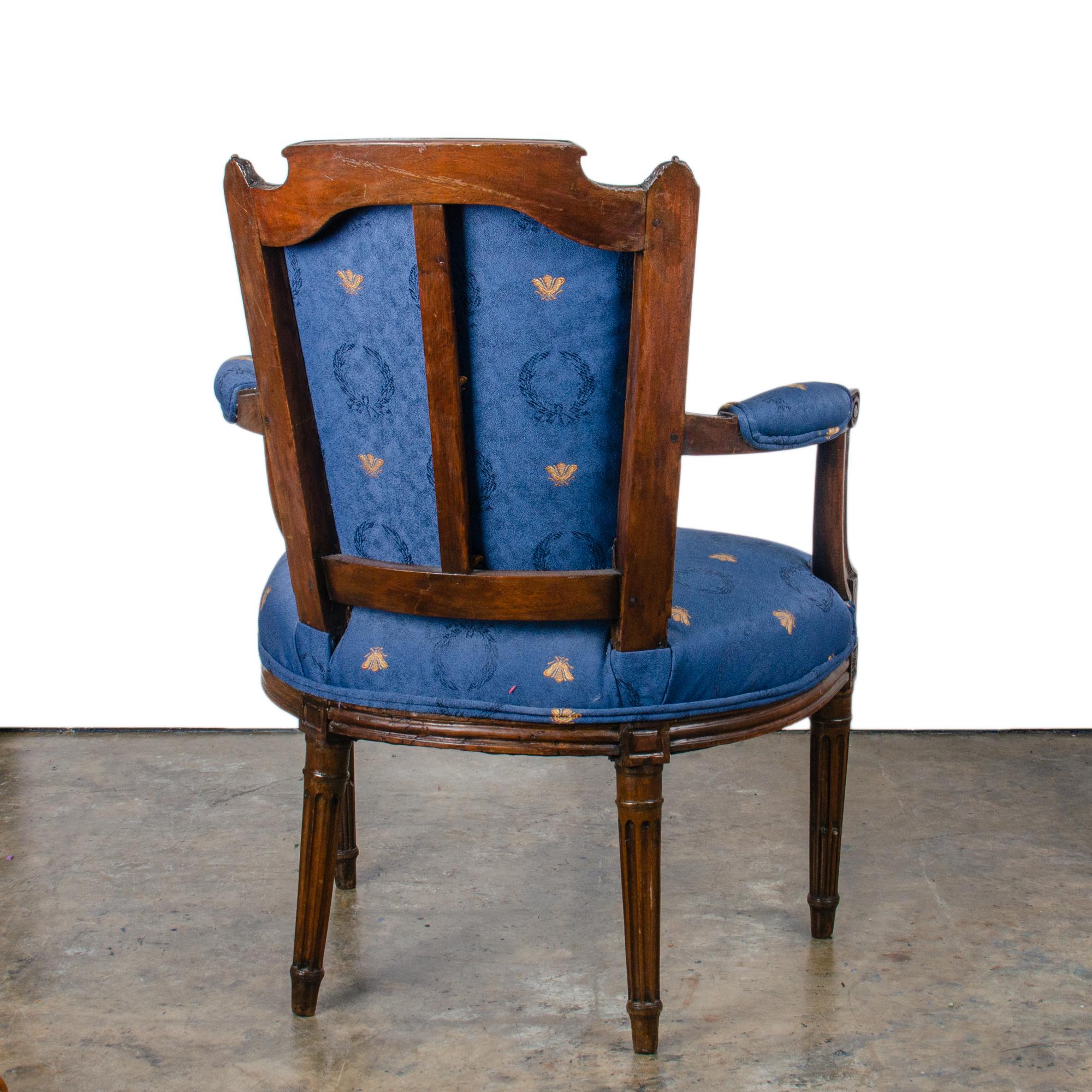 Sillón Luis XVI de nogal, Siglo XVIII en venta 1