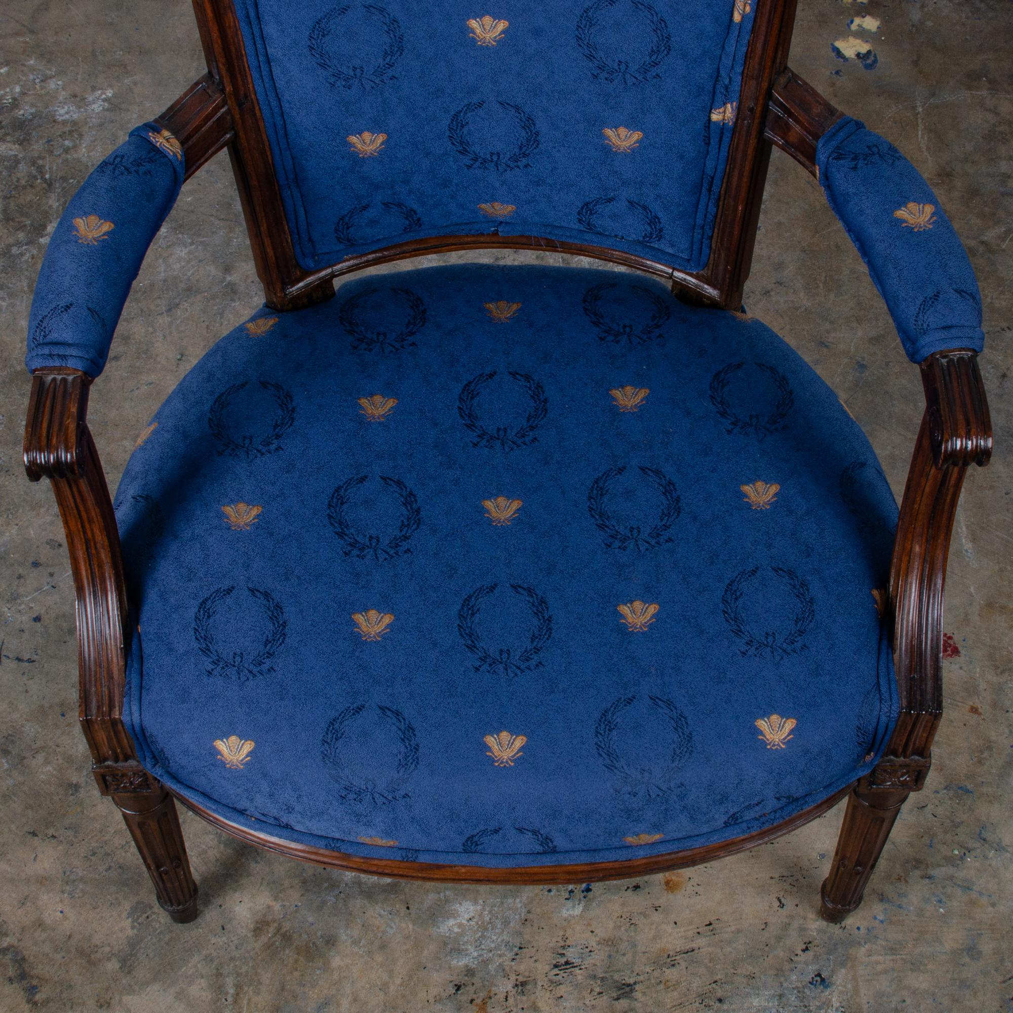 Sillón Luis XVI de nogal, Siglo XVIII en venta 2