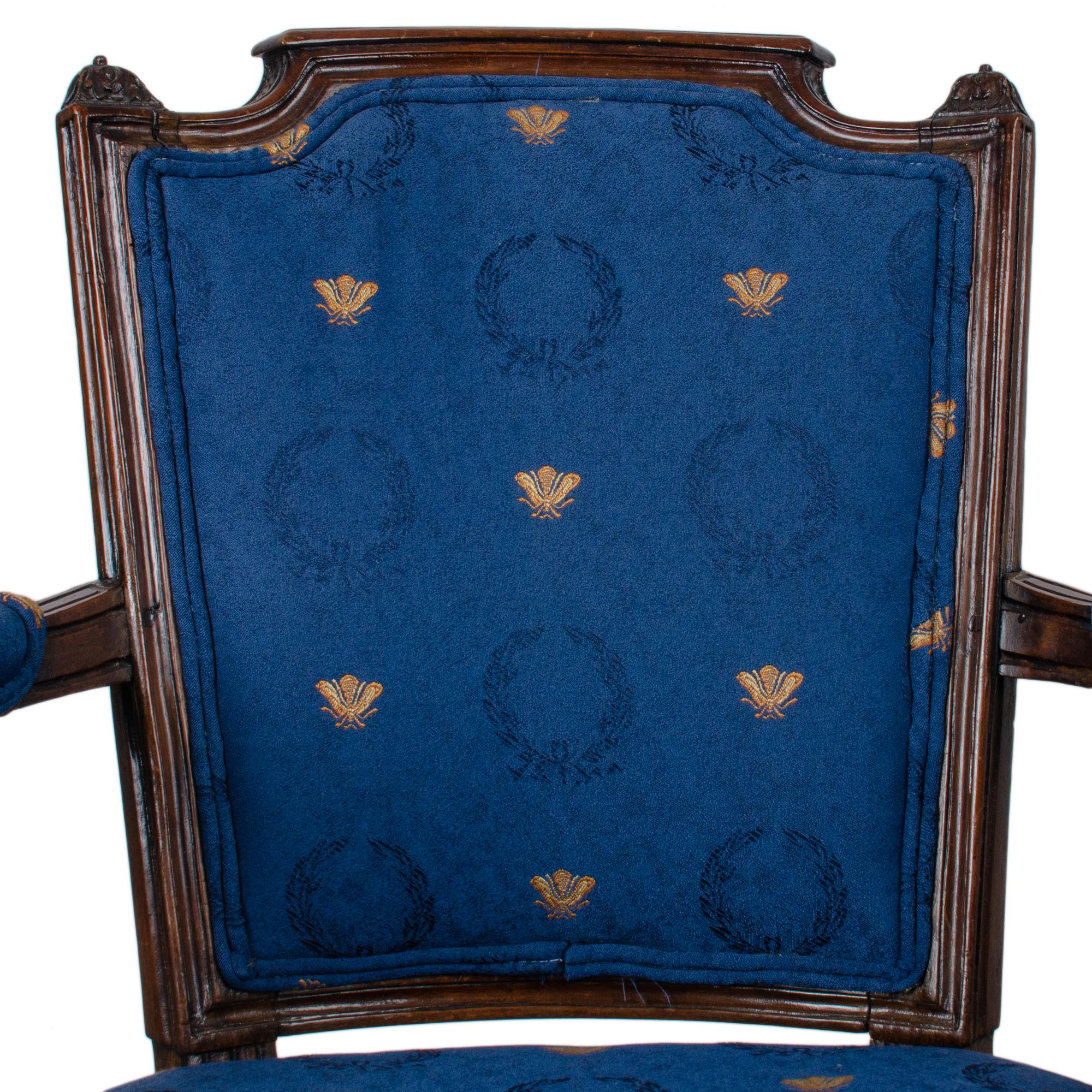 Sillón Luis XVI de nogal, Siglo XVIII en venta 3