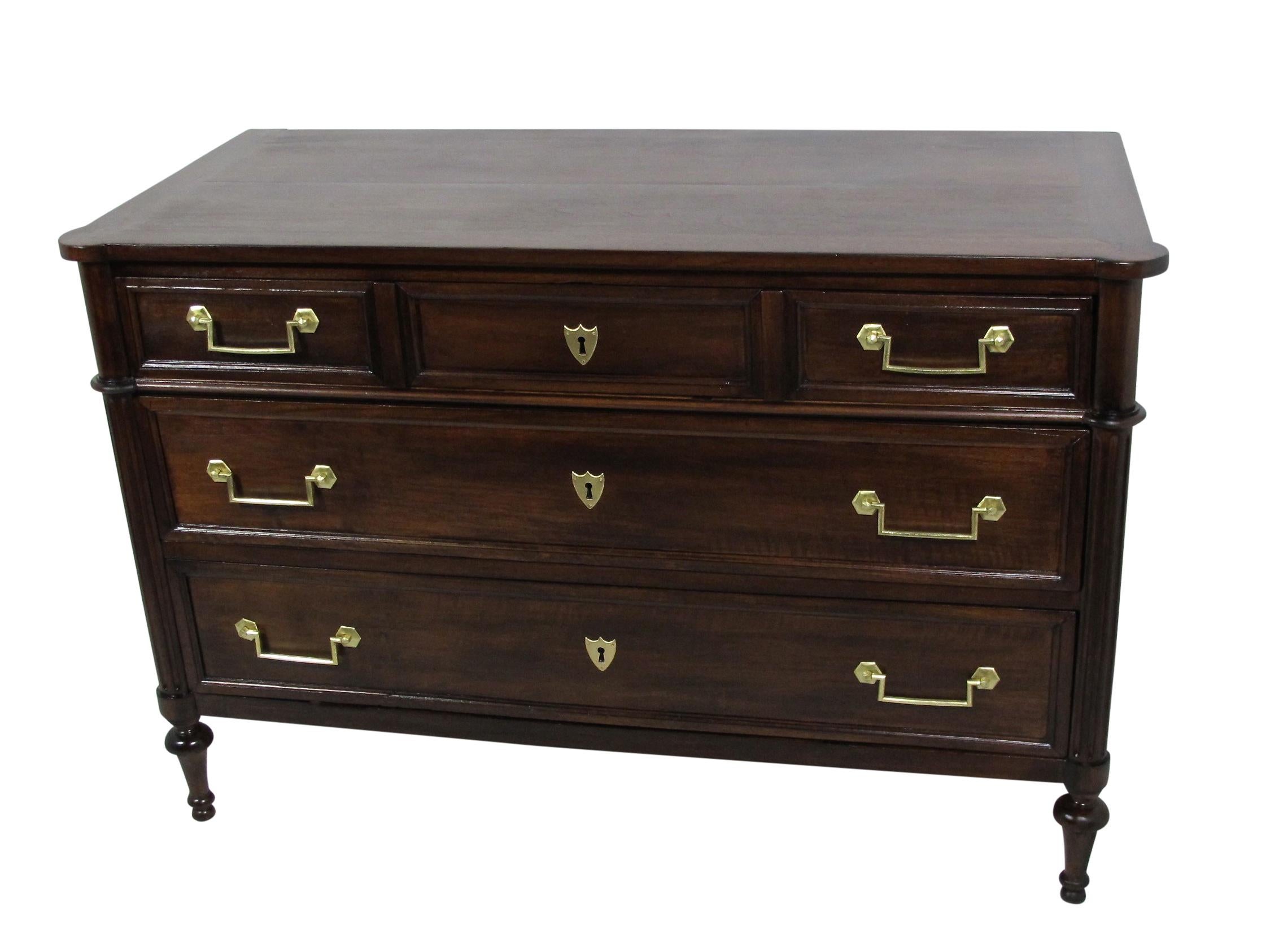 Louis XVI Walnut Chest of Drawers, France circa 1780 In Good Condition In San Francisco, CA