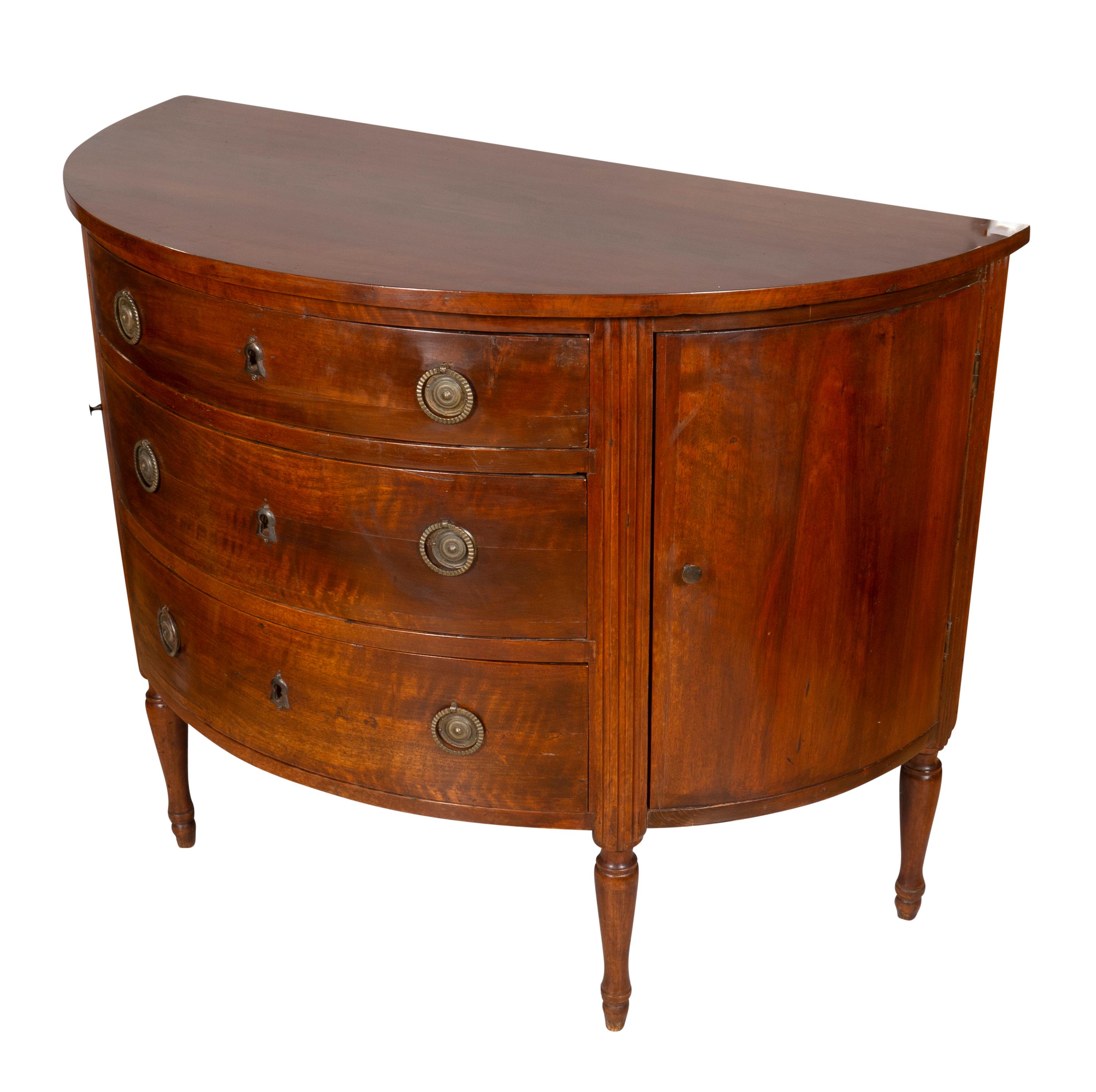 Commode Louis XVI en noyer demi-lune 2