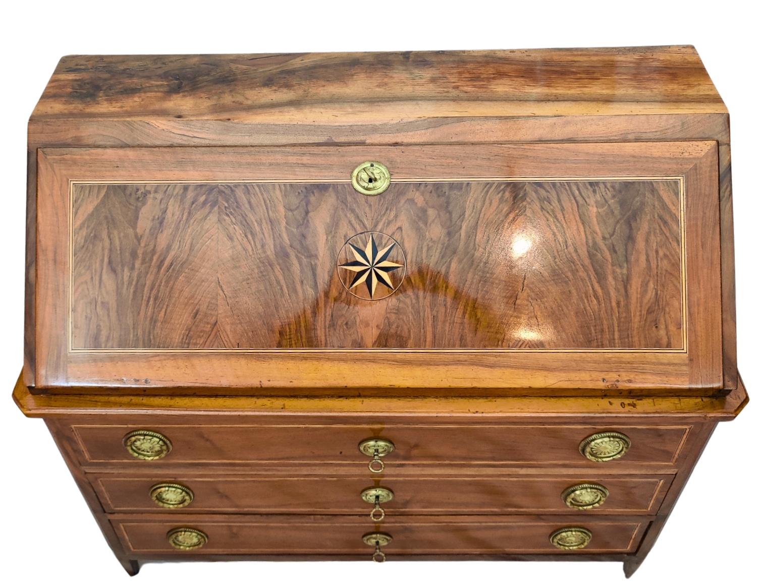 Louis XVI Walnut Fall Front Desk / Secretaire For Sale 4