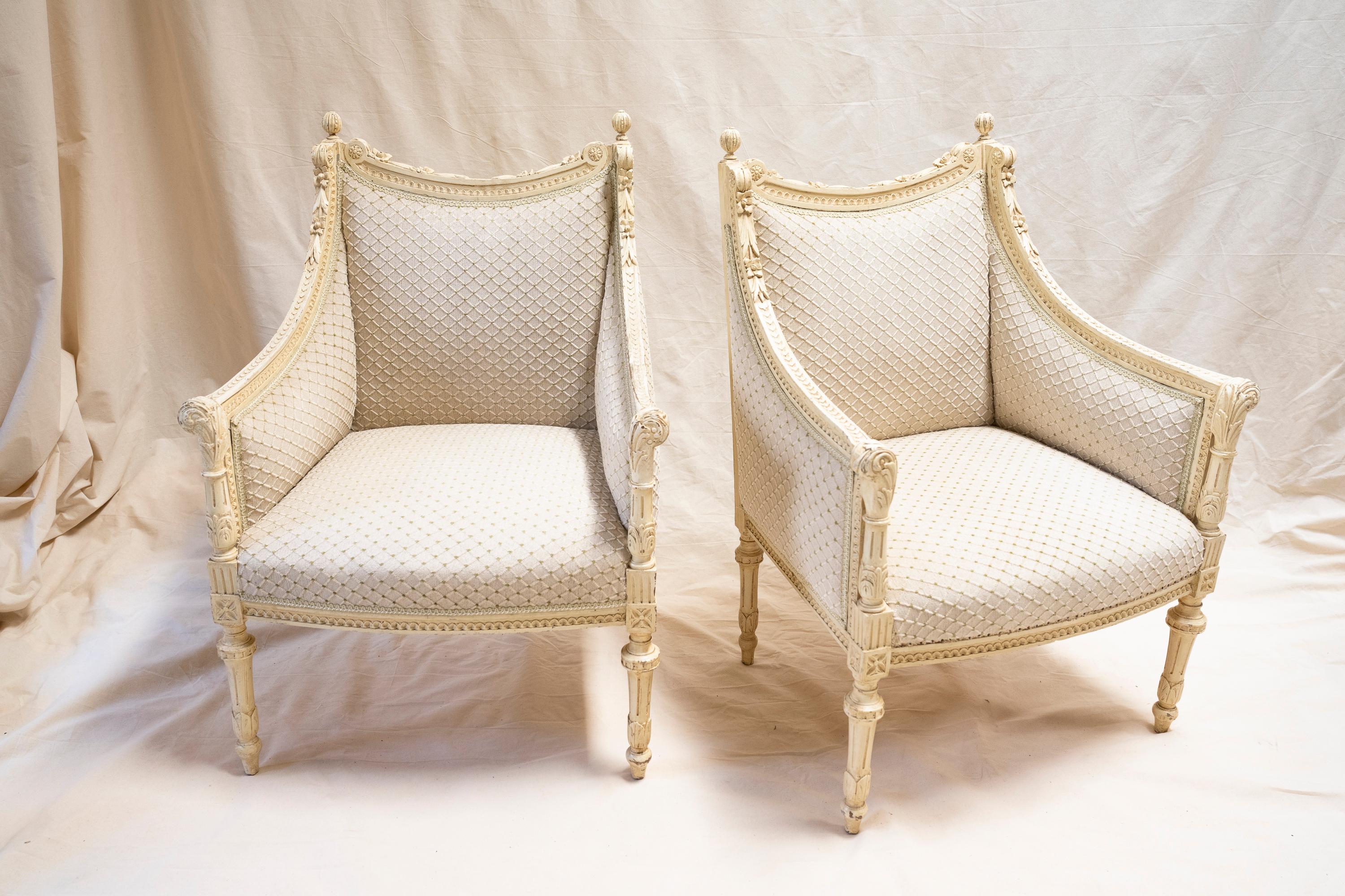 Very rare whitewashed Louis XVI bergère chairs with draped wreath shaped backrest and round ornaments with en-asperges legs. Reupholstered in white diamond-waffle fabric with olive green accent in the last century. 

Provenance: a private mansion