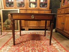 Table basse Louis XVI avec tiroir, France