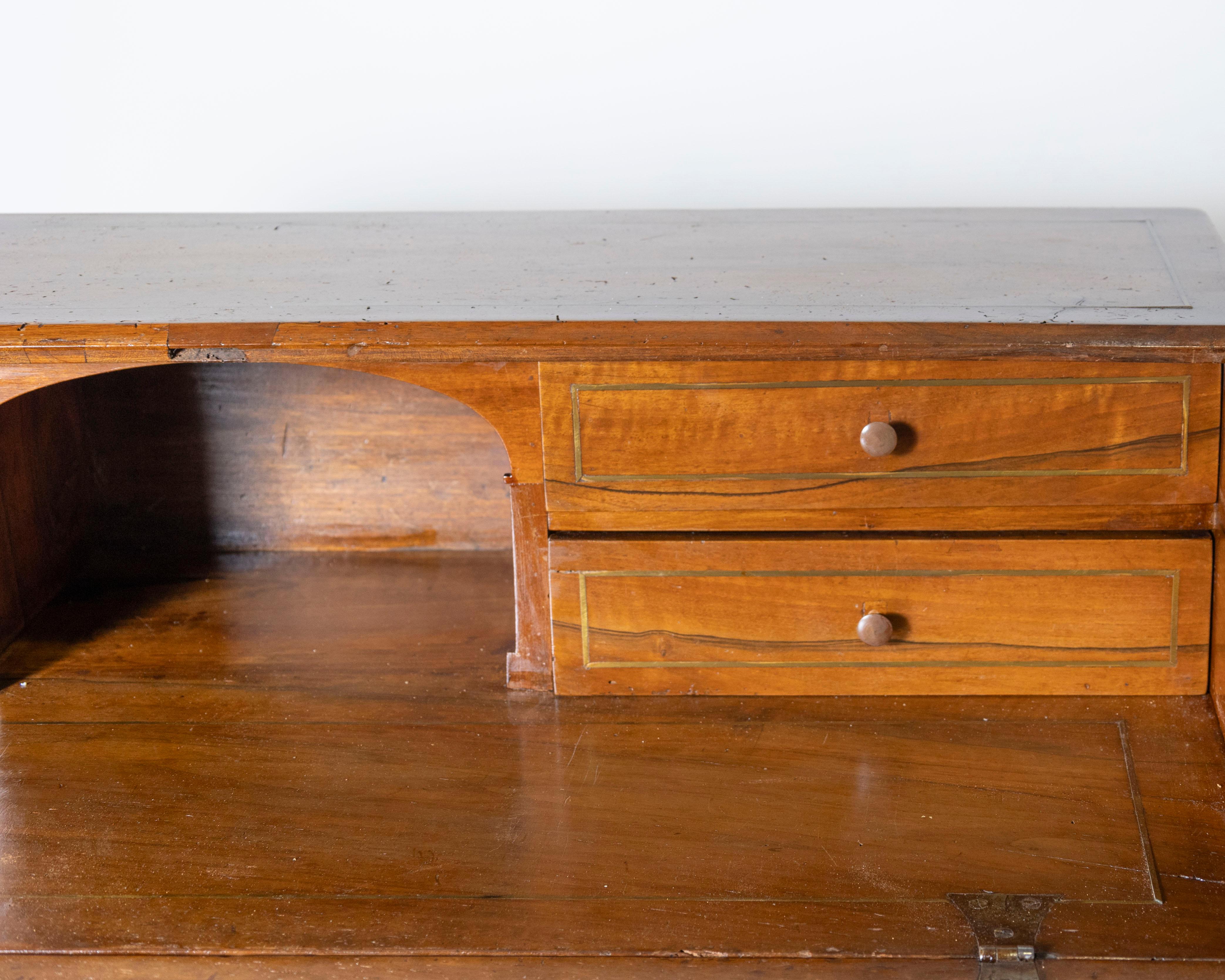 XVIIIe siècle et antérieur Bureau Louis XVI en noyer. XVIIIe siècle en vente