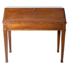 Antique Louis XVI writing desk in walnut. 18th century