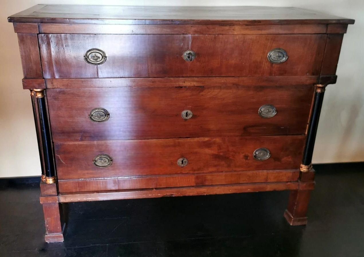 Louis XVIII Style Restoration French Chest Of Drawers In Fair Condition For Sale In Prato, Tuscany