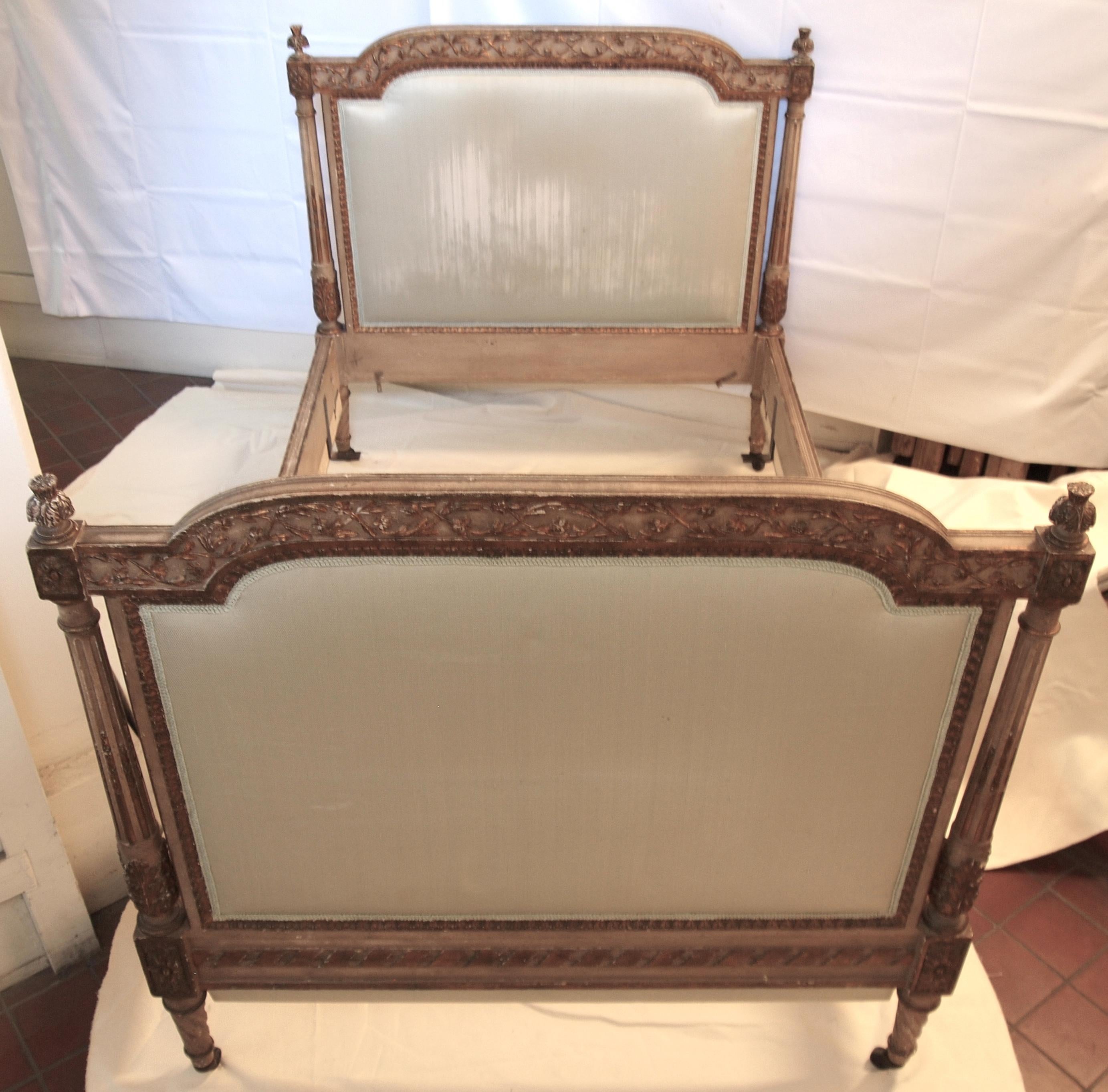 Louis XVl Style Parcel-Gilt and Painted Day Bed 3