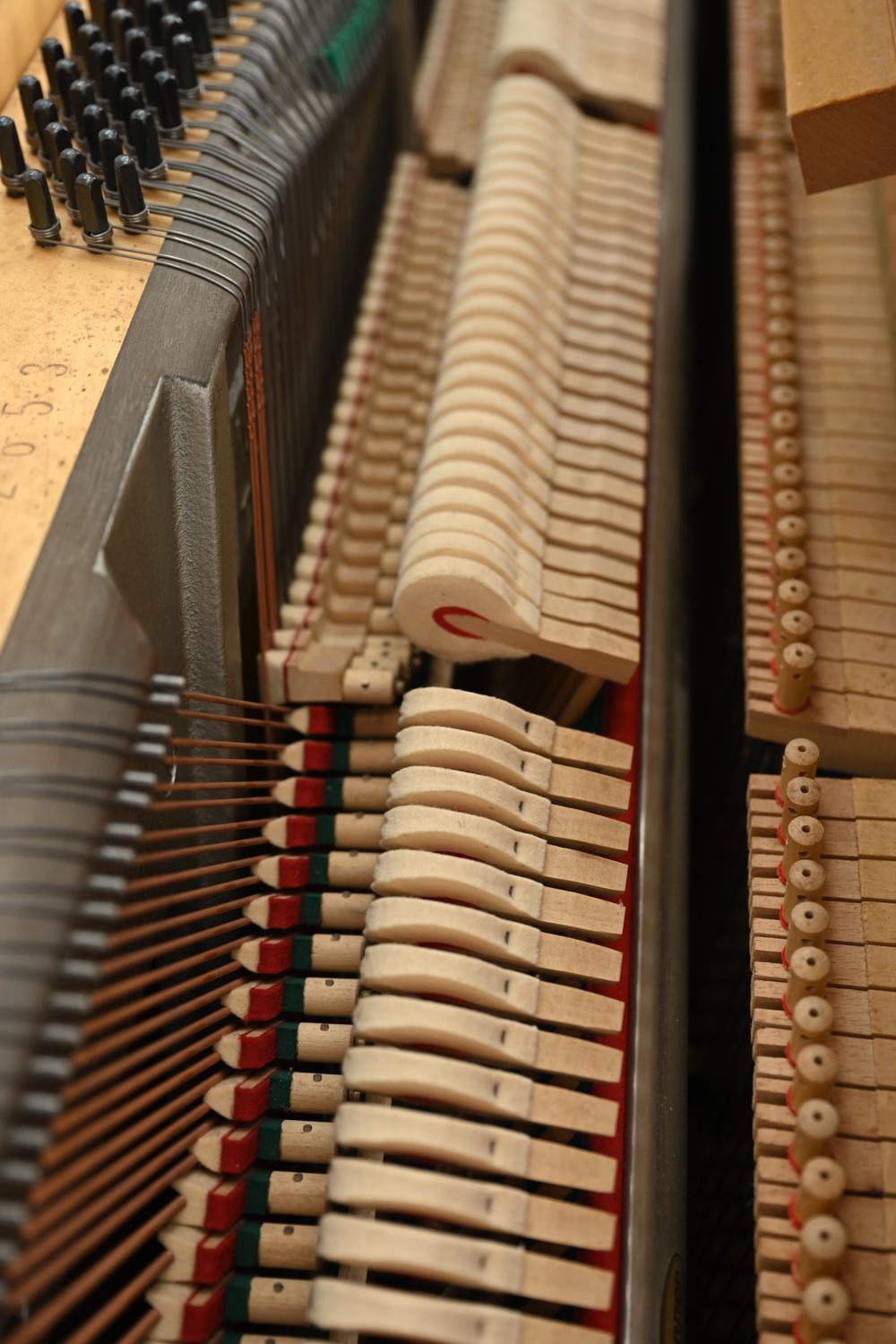 Pianette danoise en chêne du milieu du siècle de Louis Zwicki 3