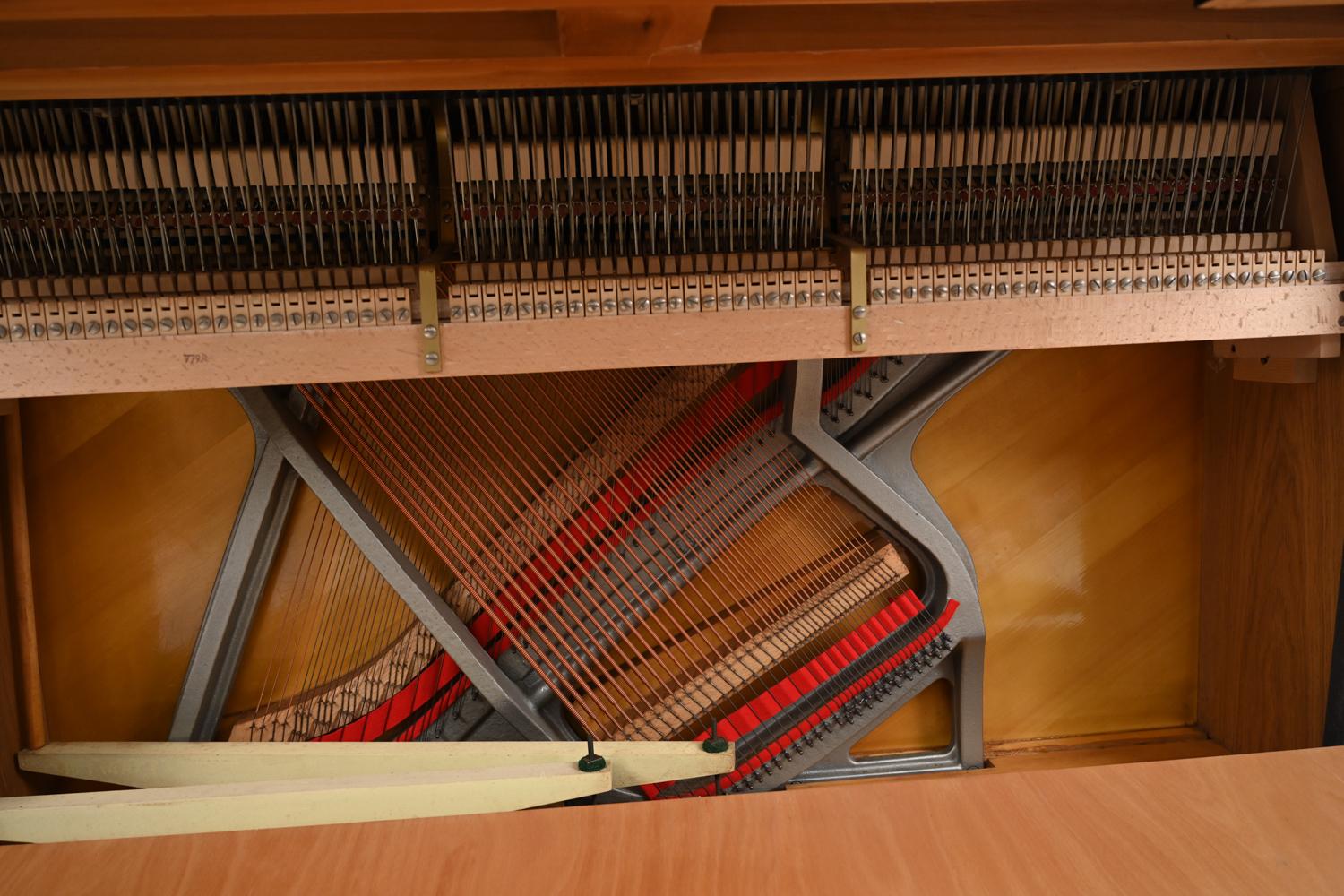 Pianette danoise en chêne du milieu du siècle de Louis Zwicki 6