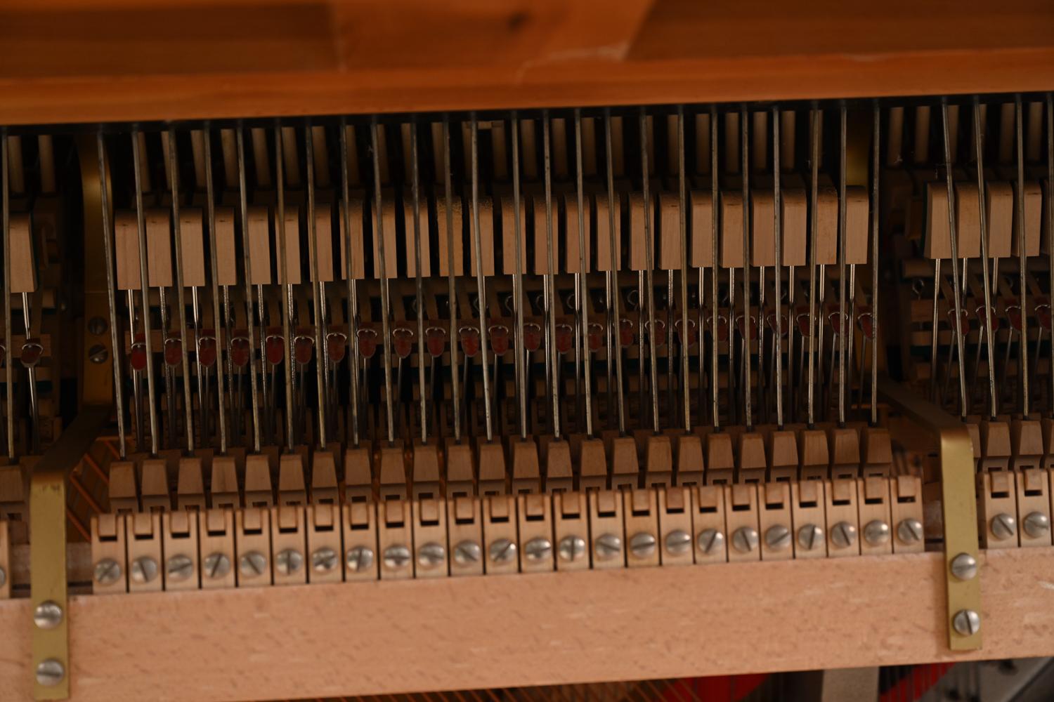 Pianette danoise en chêne du milieu du siècle de Louis Zwicki 8