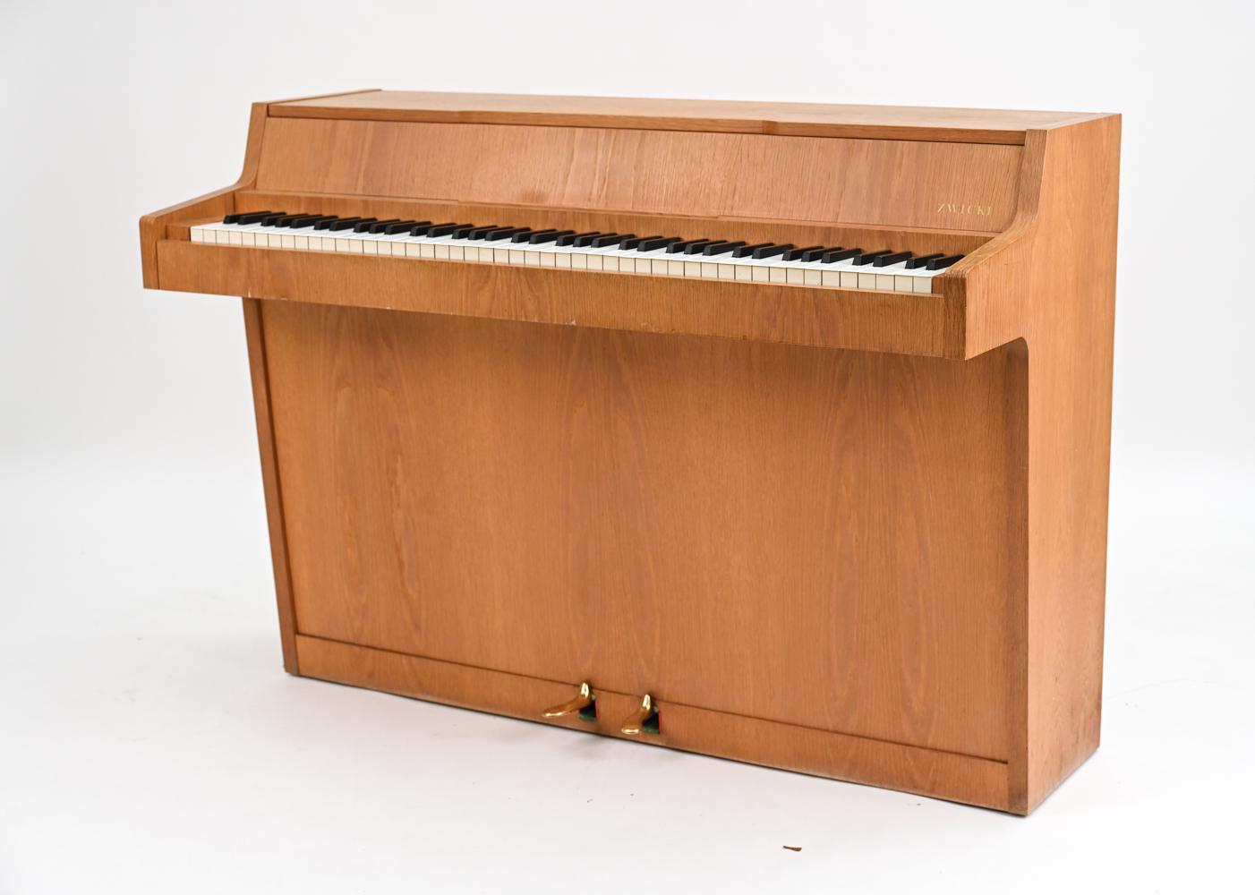 Pianette danoise en chêne du milieu du siècle de Louis Zwicki 9