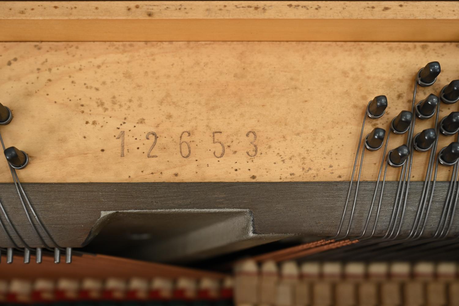 Pianette danoise en chêne du milieu du siècle de Louis Zwicki 1